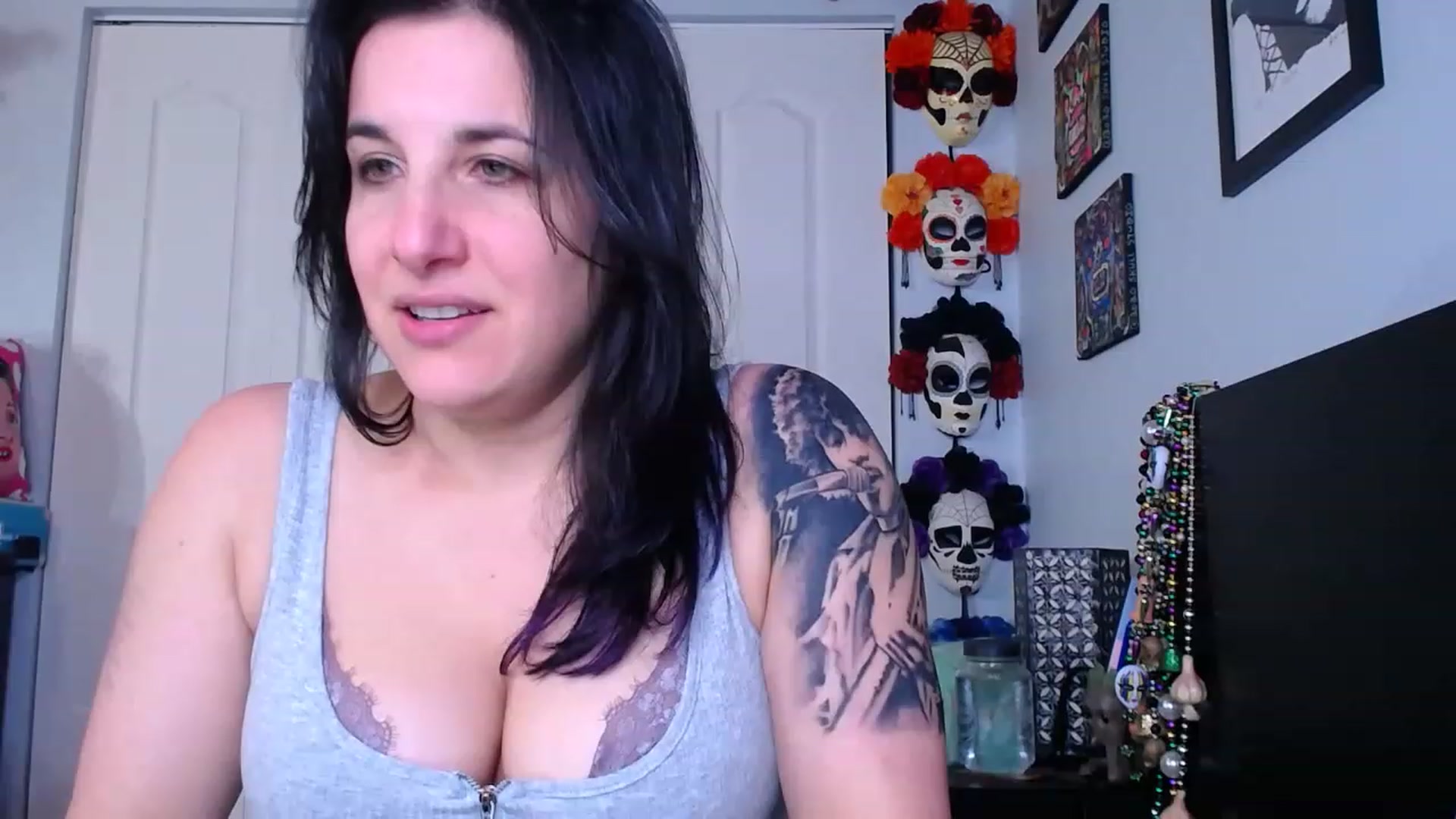 Gallery image thumbnail from abustybabe's myfreecams stream on, 03/13/2023, 20:07 image 5 of 20