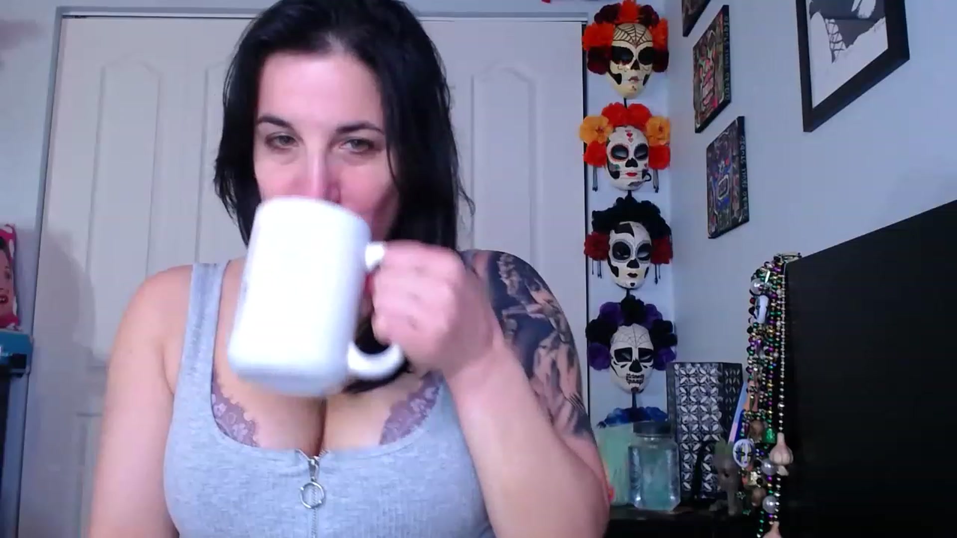 Gallery image thumbnail from abustybabe's myfreecams stream on, 03/13/2023, 20:07 image 6 of 20
