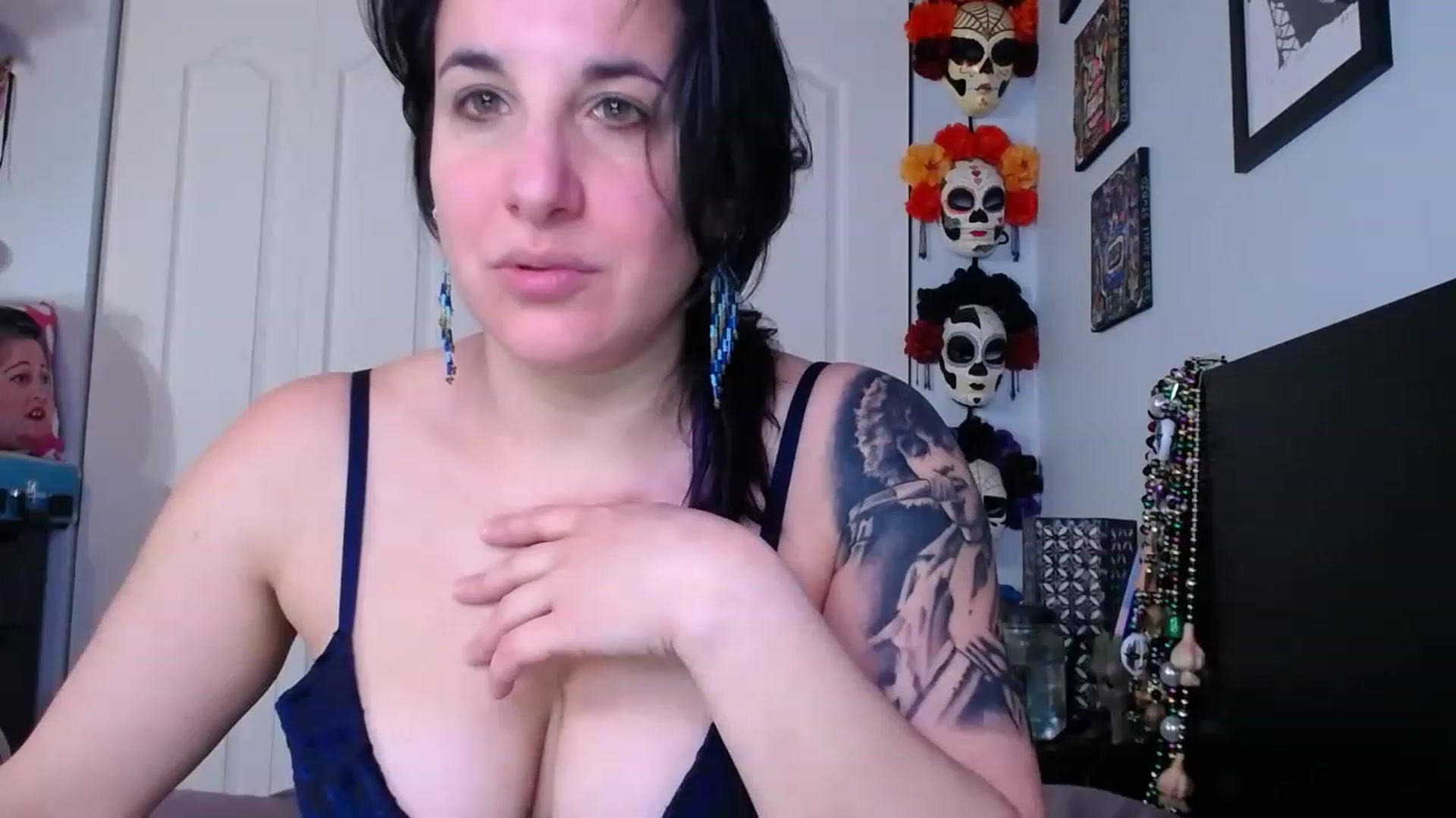Gallery image thumbnail from abustybabe's myfreecams stream on, 03/14/2023, 21:16 image 9 of 20