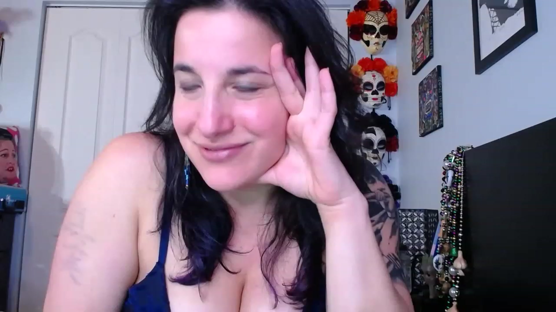 Gallery image thumbnail from abustybabe's myfreecams stream on, 03/14/2023, 21:16 image 12 of 20