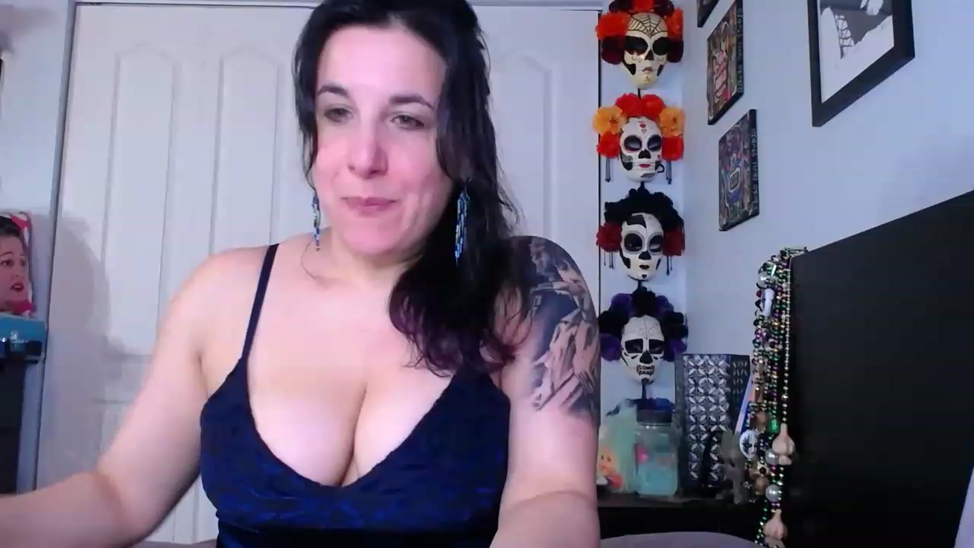 Gallery image thumbnail from abustybabe's myfreecams stream on, 03/14/2023, 21:16 image 1 of 20