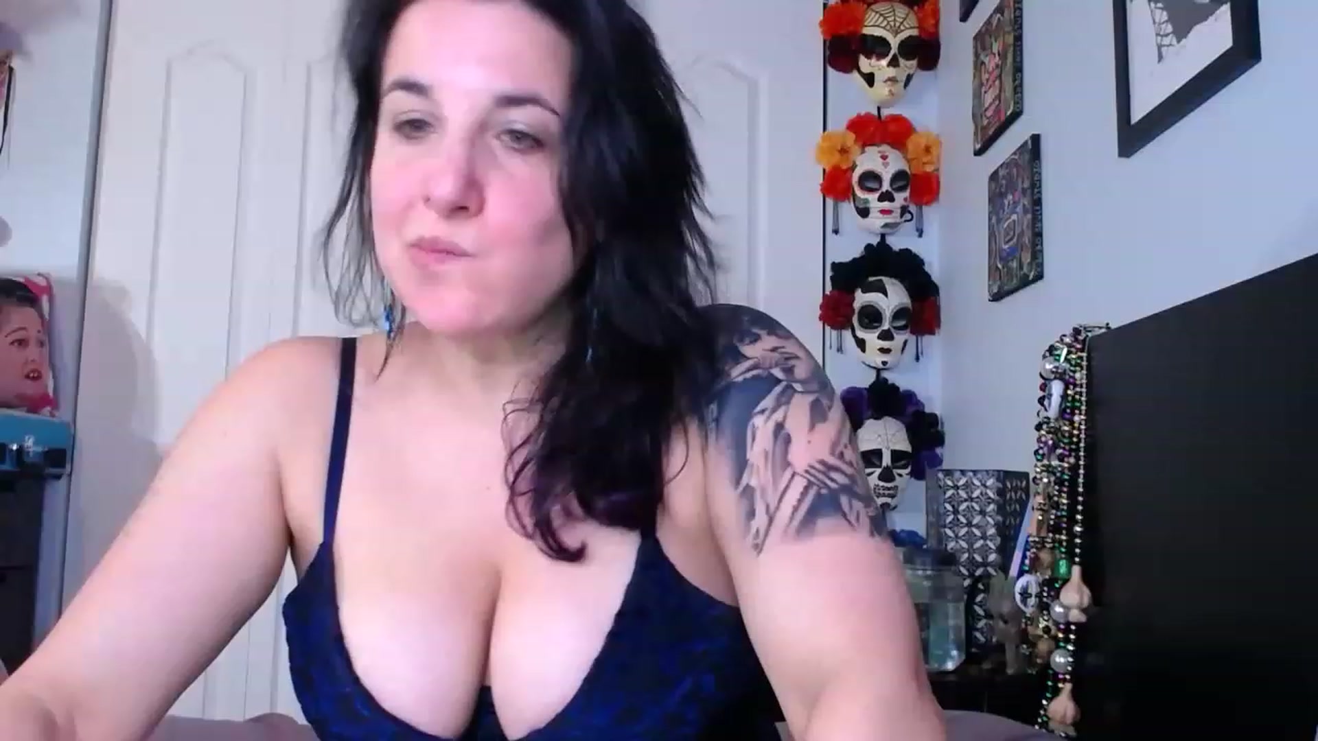 Gallery image thumbnail from abustybabe's myfreecams stream on, 03/14/2023, 21:16 image 8 of 20
