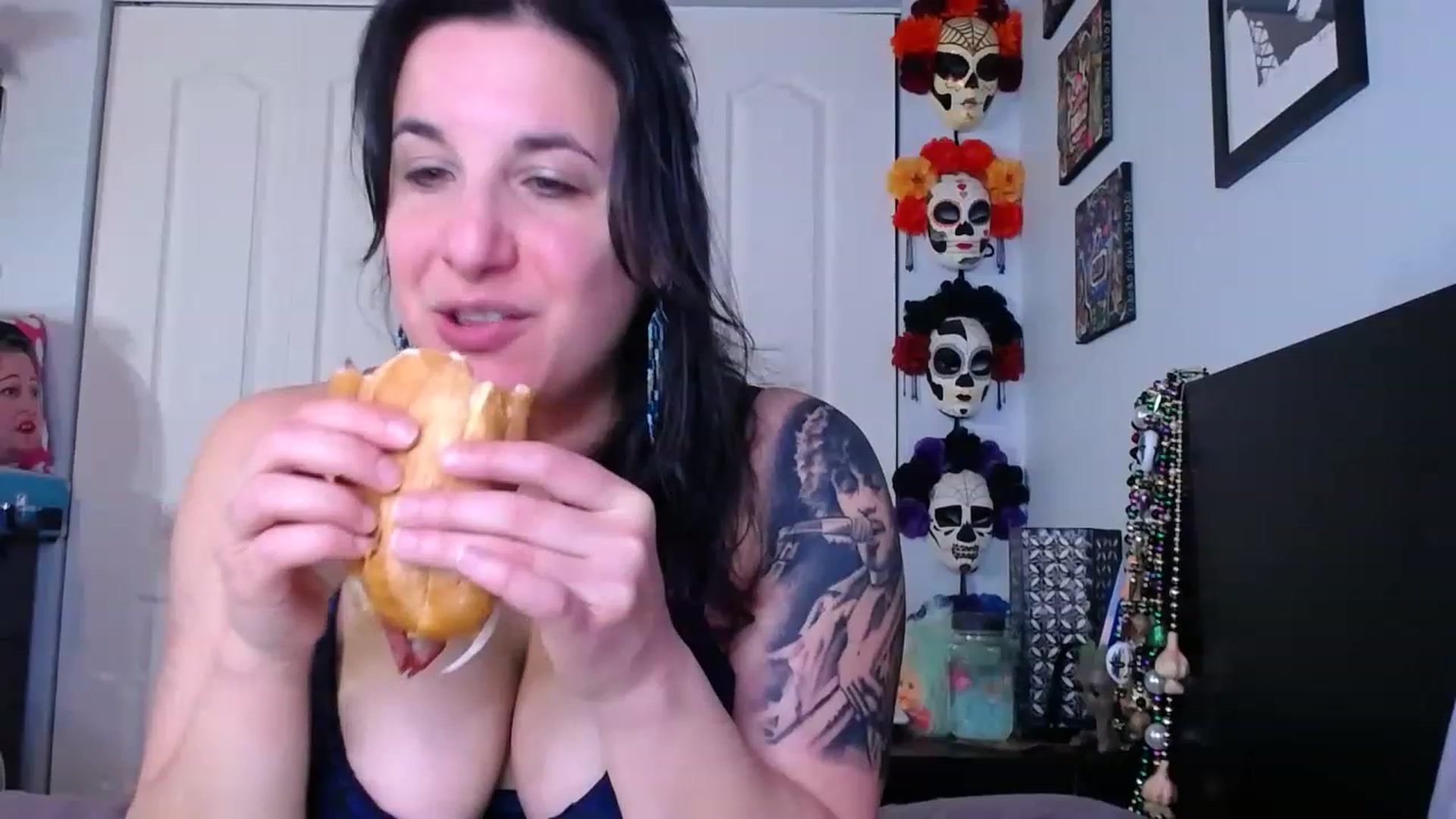 Gallery image thumbnail from abustybabe's myfreecams stream on, 03/14/2023, 21:16 image 3 of 20