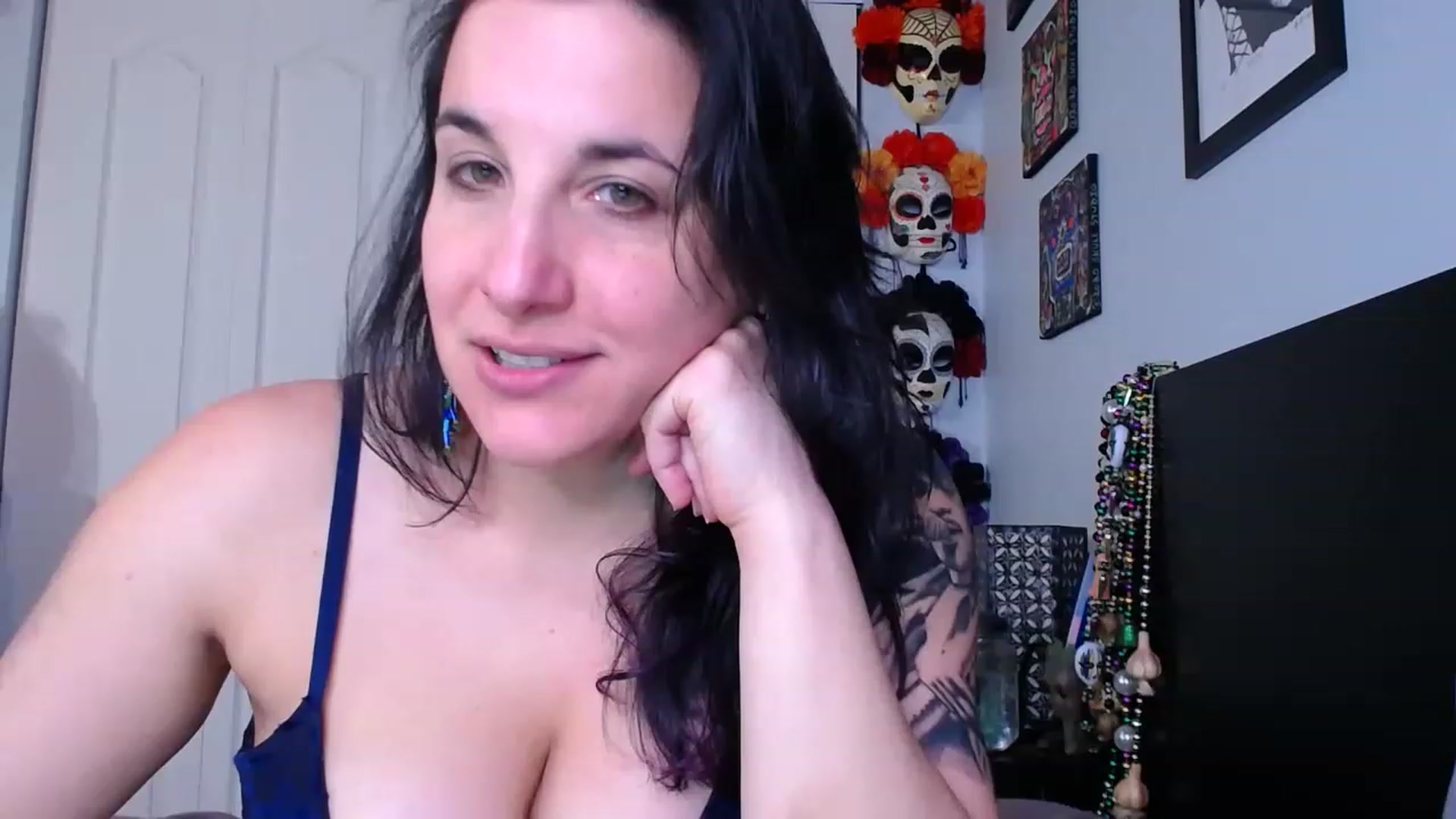 Gallery image thumbnail from abustybabe's myfreecams stream on, 03/14/2023, 22:14 image 6 of 20