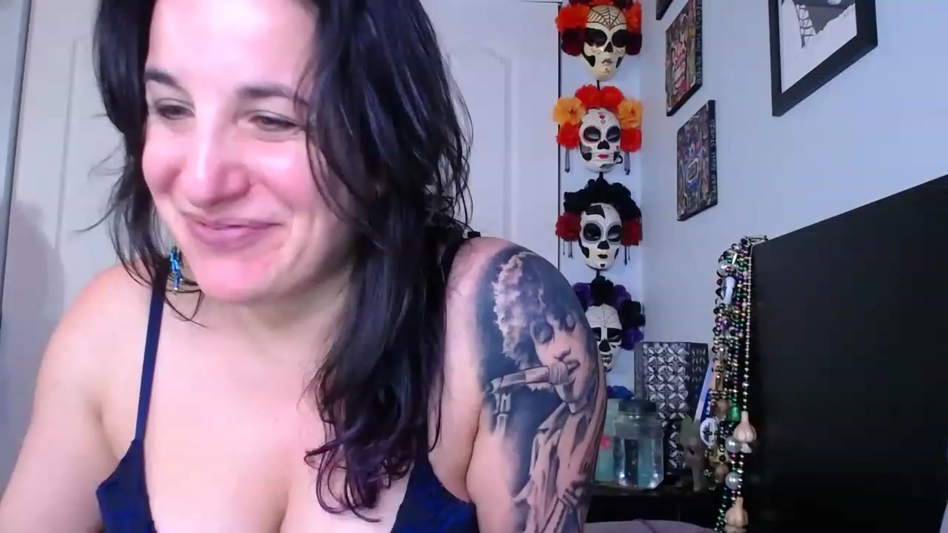 Gallery image thumbnail from abustybabe's myfreecams stream on, 03/14/2023, 22:14 image 1 of 20