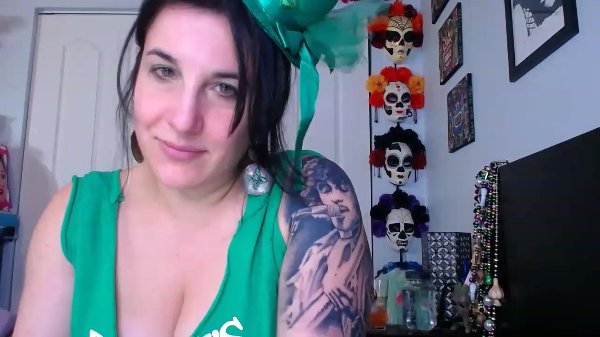 Gallery image thumbnail from abustybabe's myfreecams stream on, 03/17/2023, 21:27 image 13 of 20