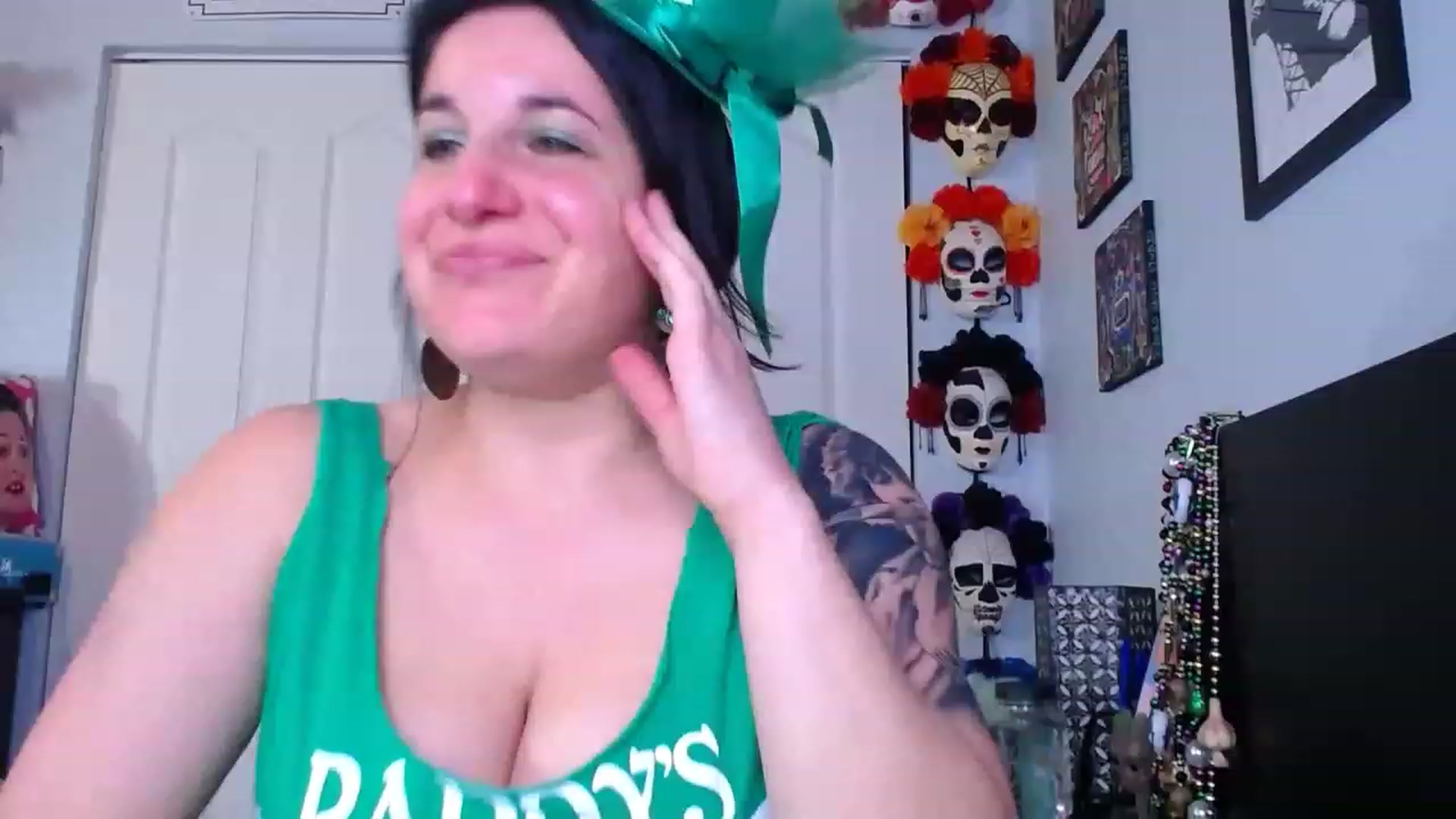Gallery image thumbnail from abustybabe's myfreecams stream on, 03/17/2023, 21:27 image 6 of 20