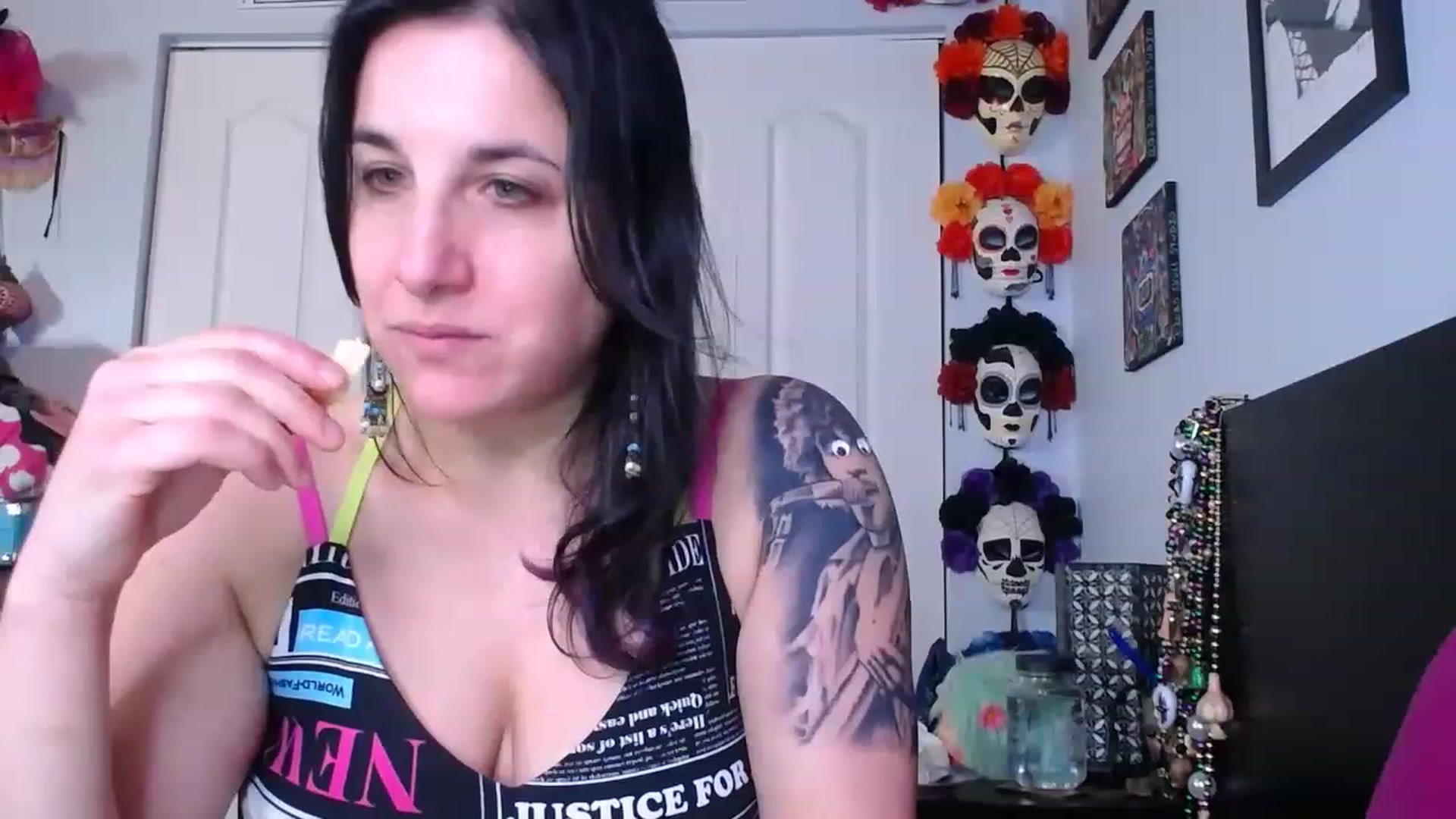 Gallery image thumbnail from abustybabe's myfreecams stream on, 03/21/2023, 21:45 image 9 of 20