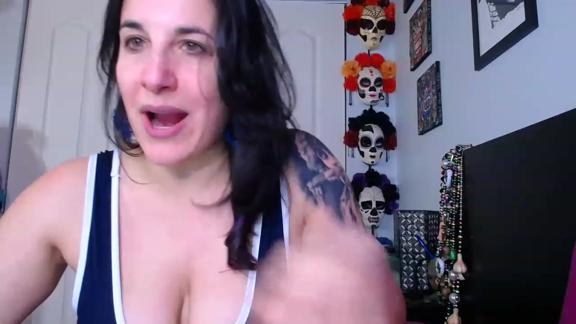 Gallery image thumbnail from abustybabe's myfreecams stream on, 03/23/2023, 21:59 image 14 of 20