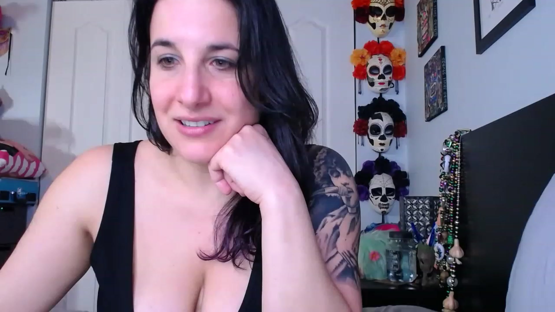 Gallery image thumbnail from abustybabe's myfreecams stream on, 03/27/2023, 20:30 image 7 of 20