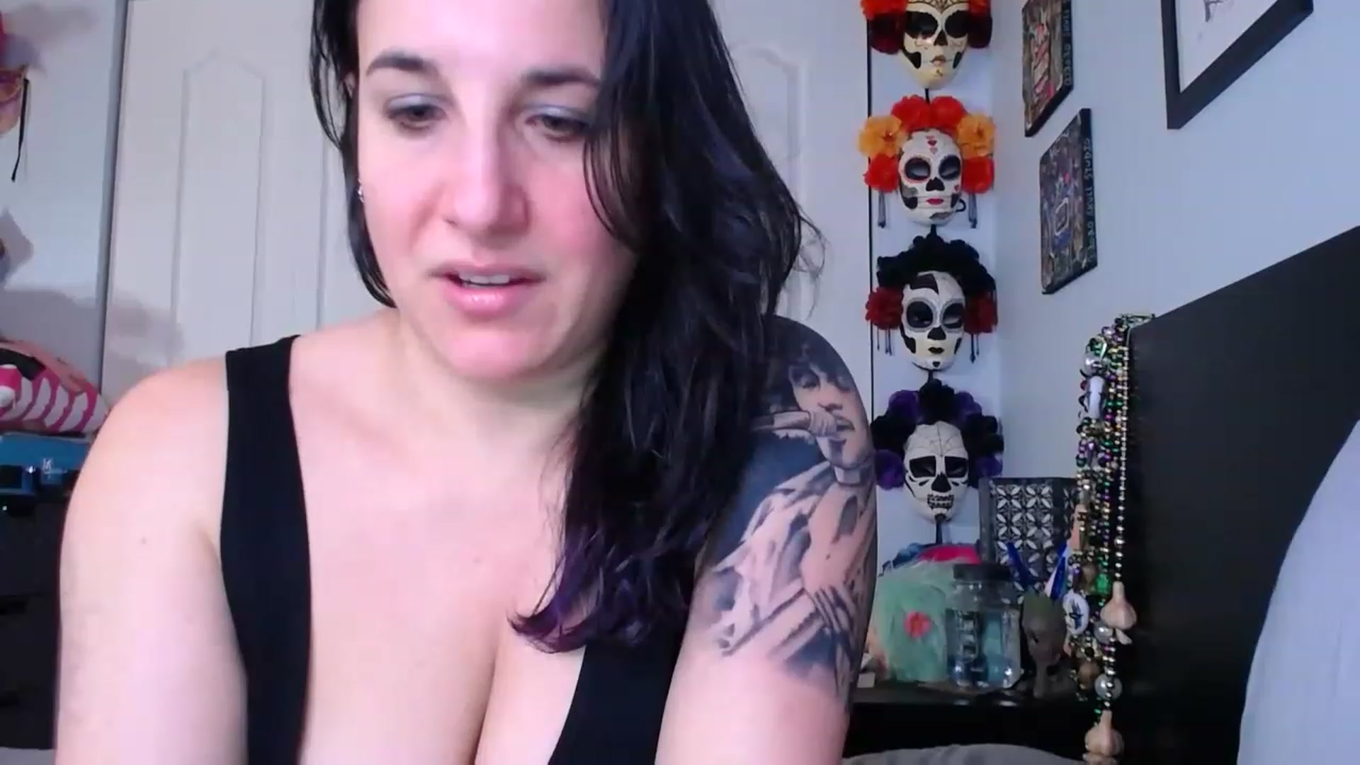 Gallery image thumbnail from abustybabe's myfreecams stream on, 03/27/2023, 20:30 image 6 of 20