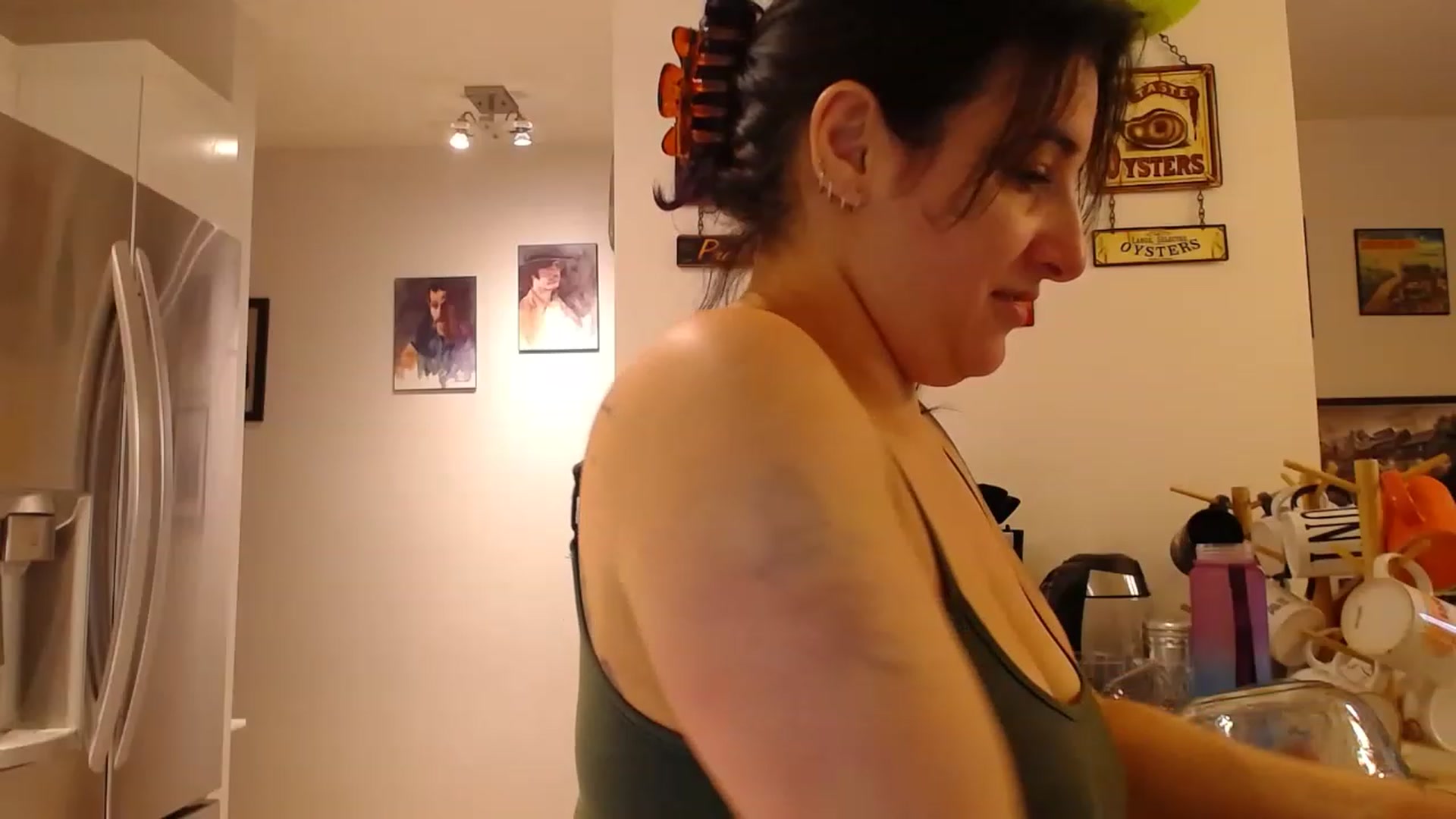 Gallery image thumbnail from abustybabe's myfreecams stream on, 03/28/2023, 21:10 image 13 of 20