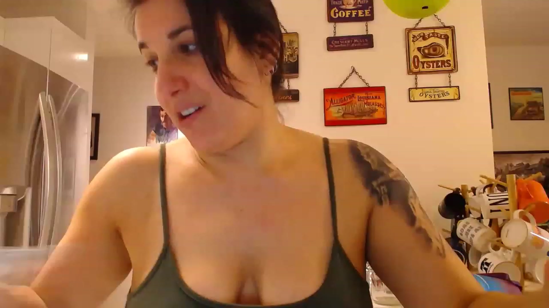 Gallery image thumbnail from abustybabe's myfreecams stream on, 03/28/2023, 21:10 image 9 of 20