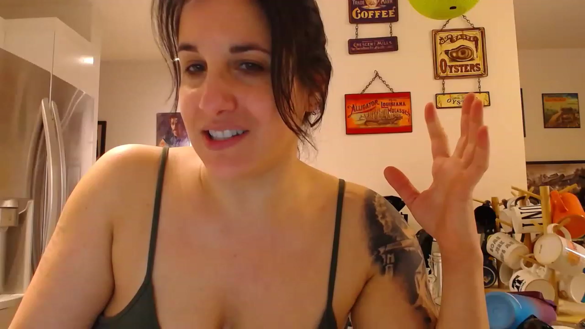 Gallery image thumbnail from abustybabe's myfreecams stream on, 03/28/2023, 21:10 image 10 of 20