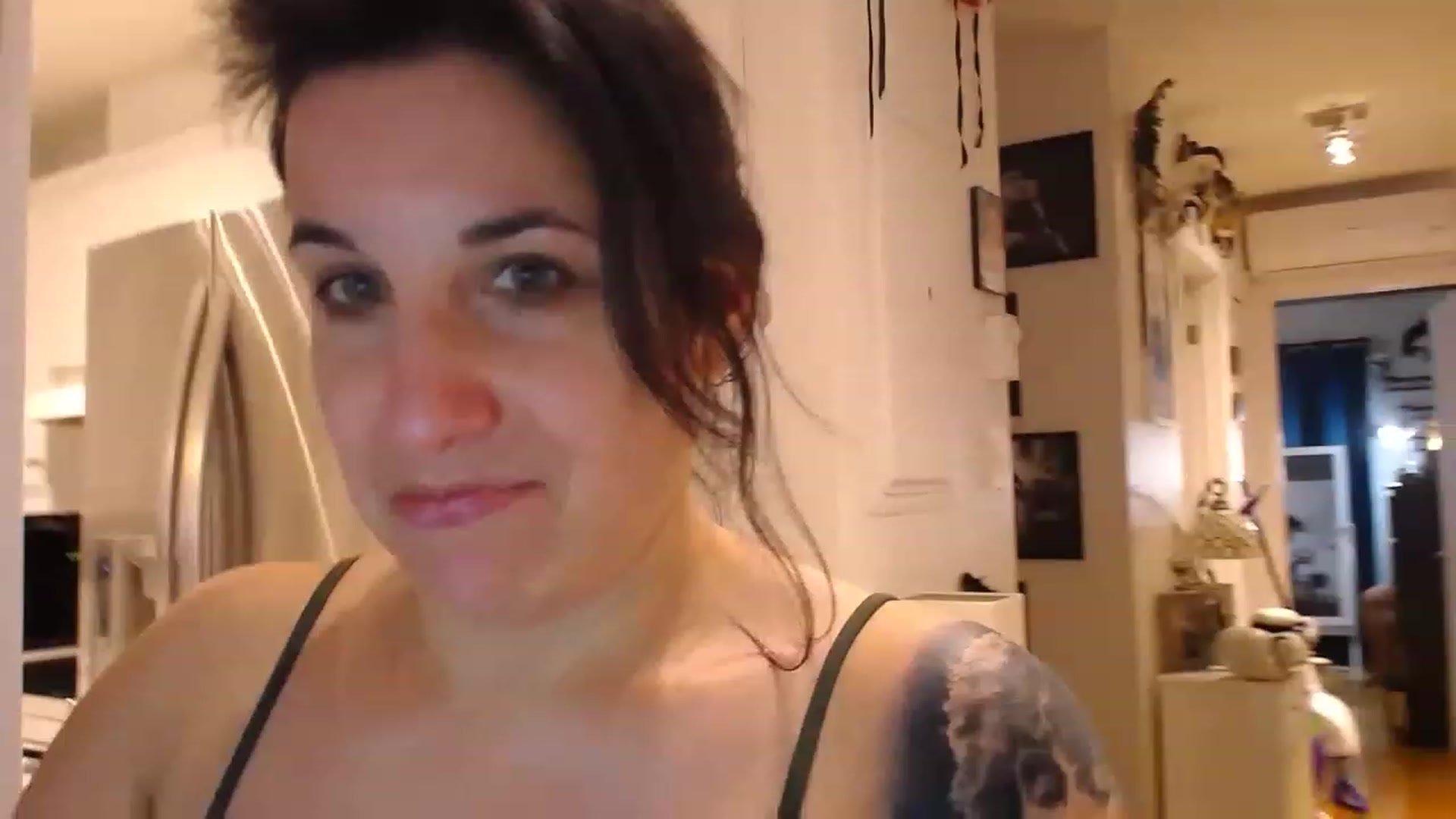 Gallery image thumbnail from abustybabe's myfreecams stream on, 03/28/2023, 21:10 image 14 of 20