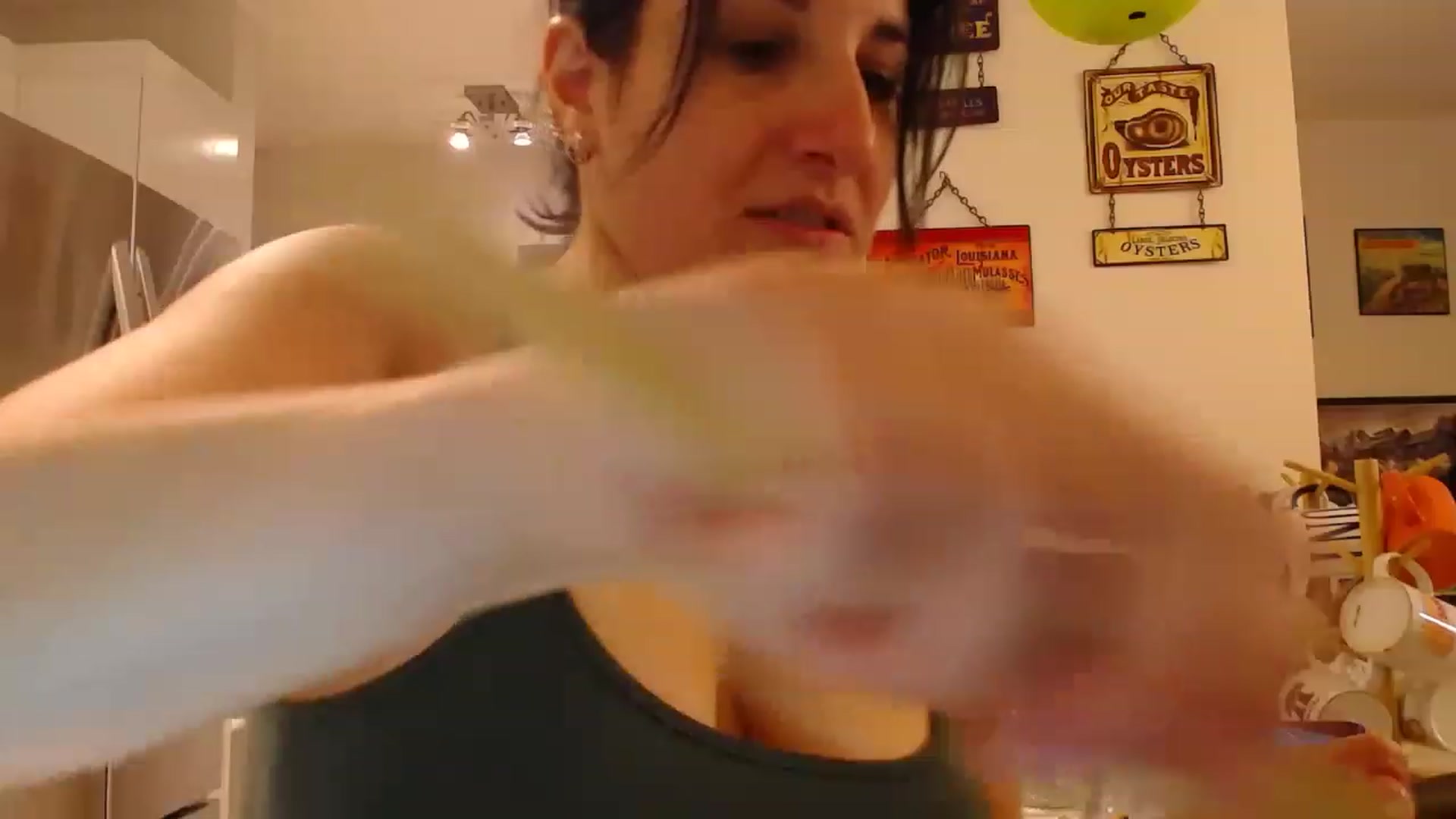 Gallery image thumbnail from abustybabe's myfreecams stream on, 03/28/2023, 21:10 image 12 of 20