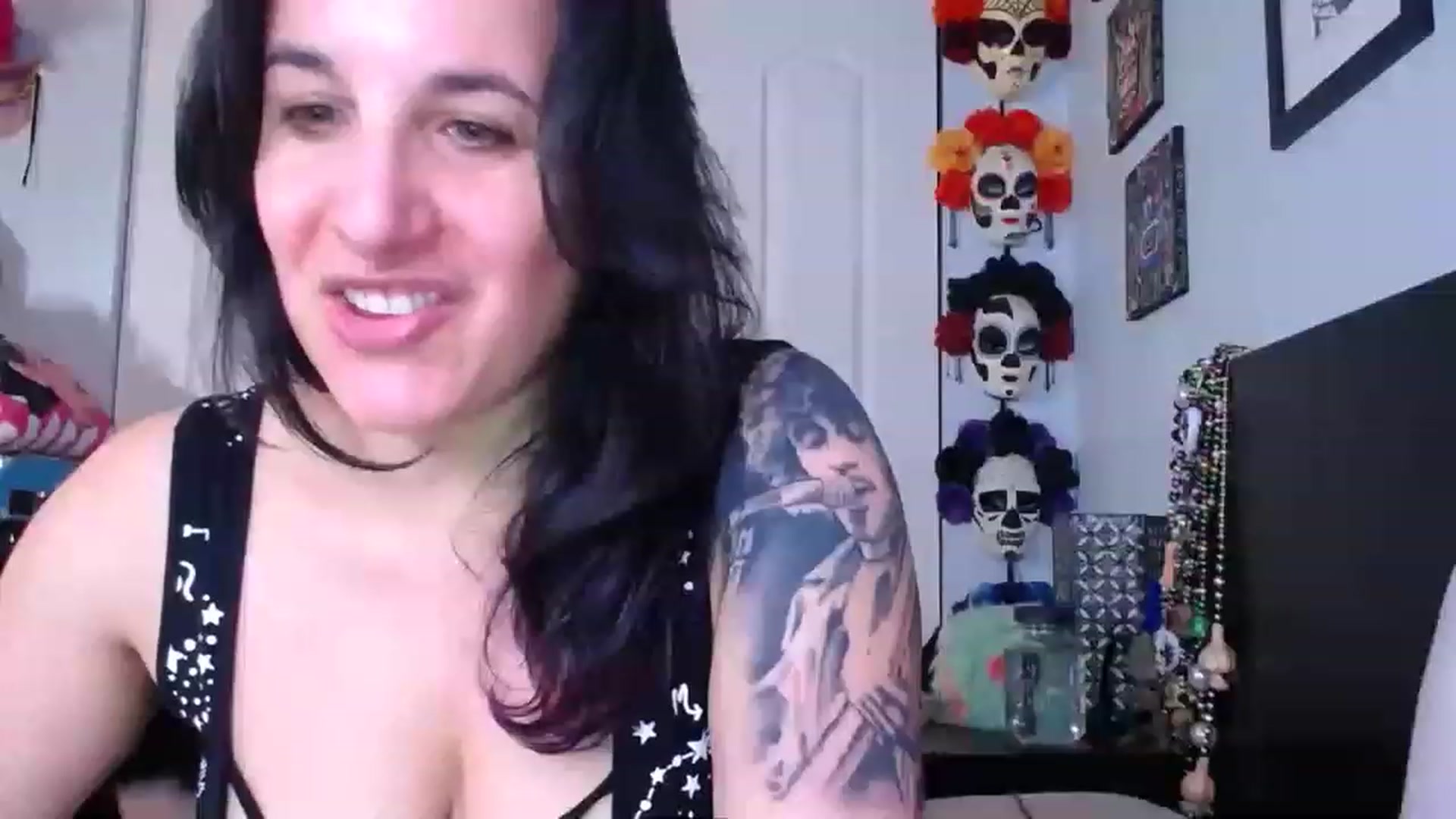 Gallery image thumbnail from abustybabe's myfreecams stream on, 04/06/2023, 19:56 image 2 of 20