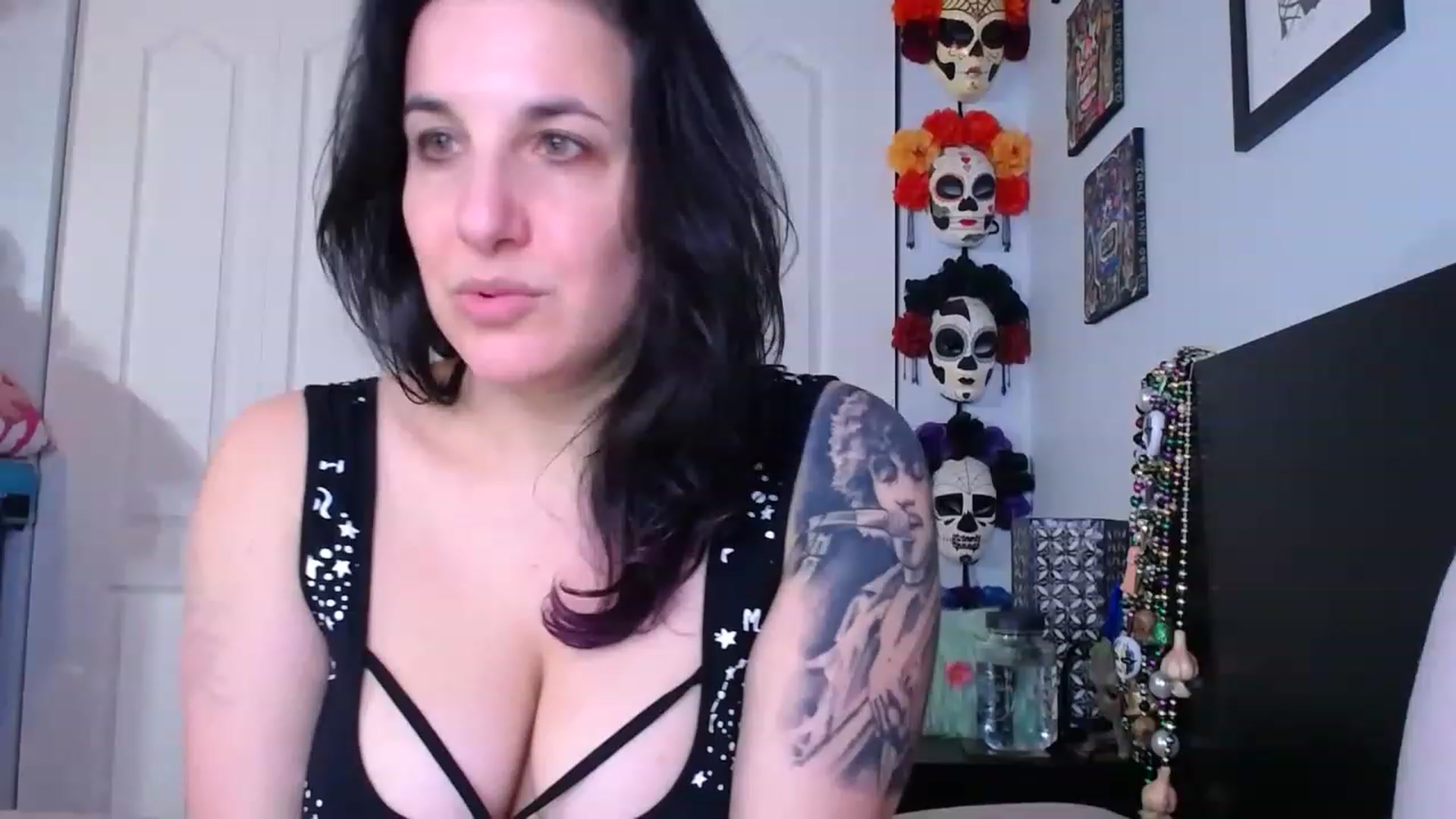 Gallery image thumbnail from abustybabe's myfreecams stream on, 04/06/2023, 19:56 image 11 of 20