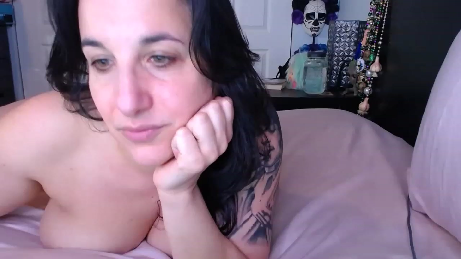 Gallery image thumbnail from abustybabe's myfreecams stream on, 04/06/2023, 19:56 image 7 of 20