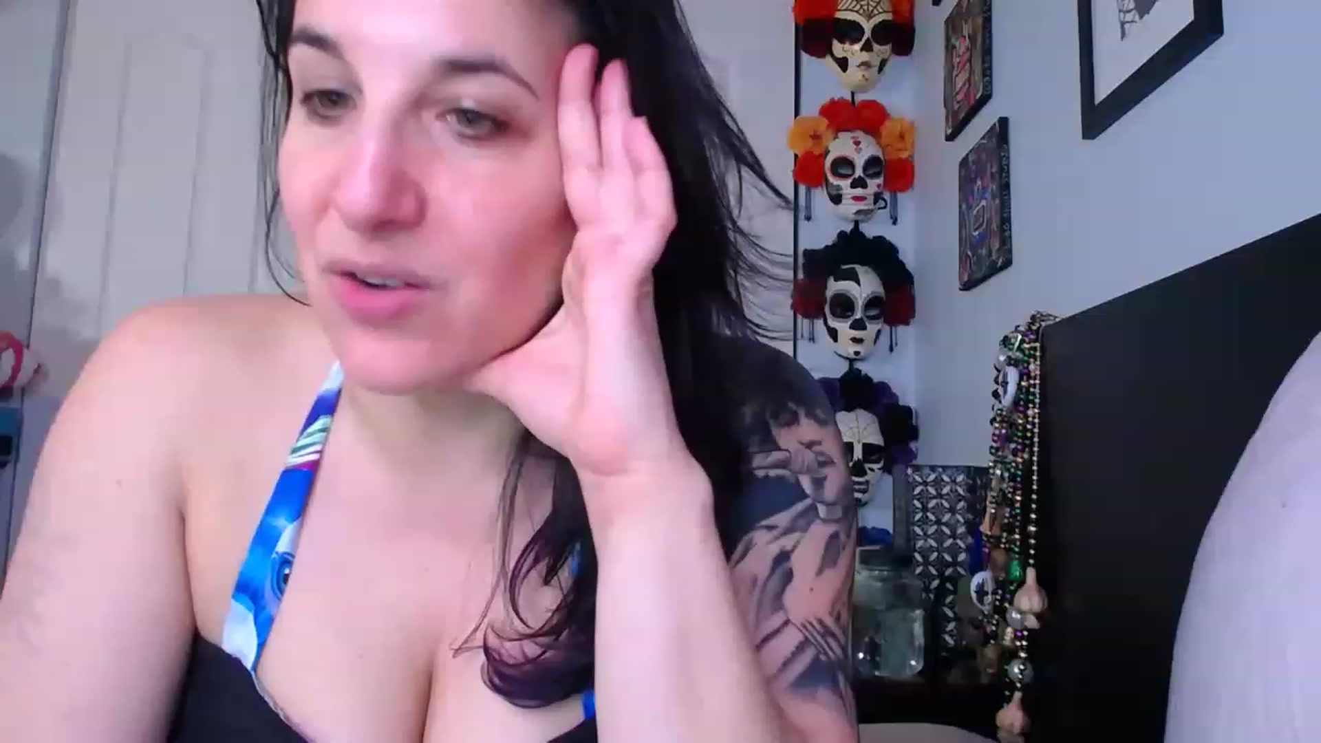 Gallery image thumbnail from abustybabe's myfreecams stream on, 04/07/2023, 22:21 image 1 of 20