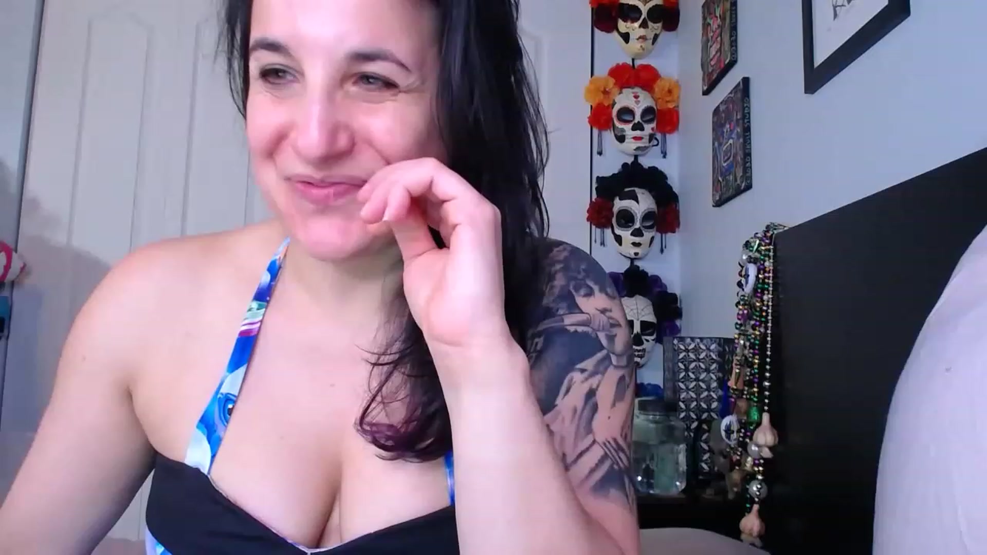 Gallery image thumbnail from abustybabe's myfreecams stream on, 04/07/2023, 22:21 image 7 of 20