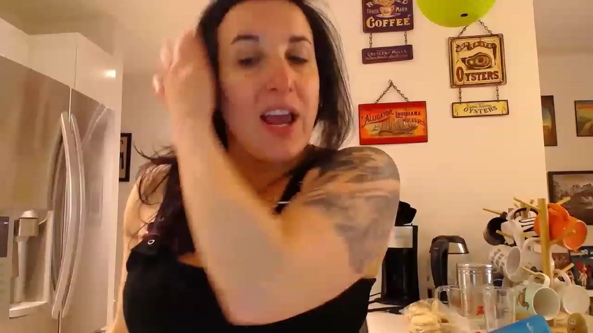 Gallery image thumbnail from abustybabe's myfreecams stream on, 04/12/2023, 21:04 image 3 of 20