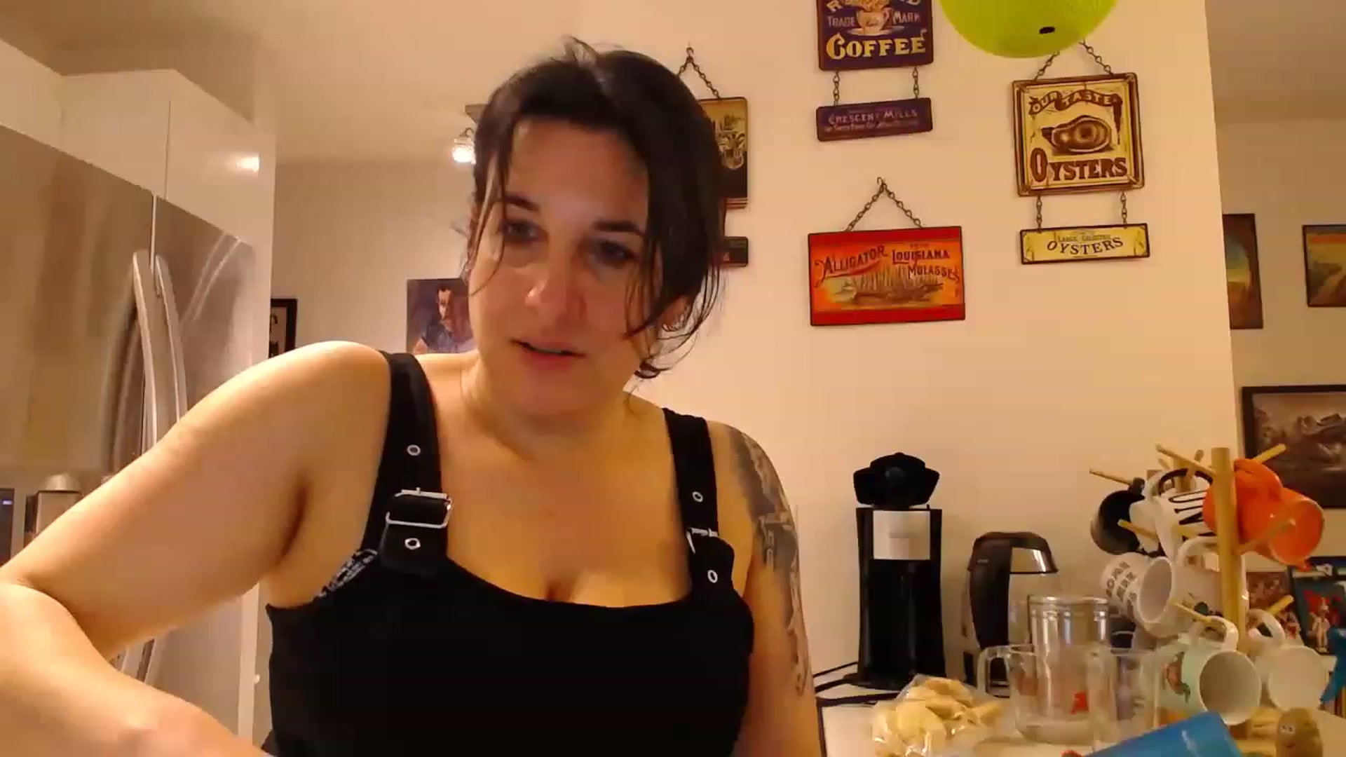 Gallery image thumbnail from abustybabe's myfreecams stream on, 04/12/2023, 21:04 image 9 of 20