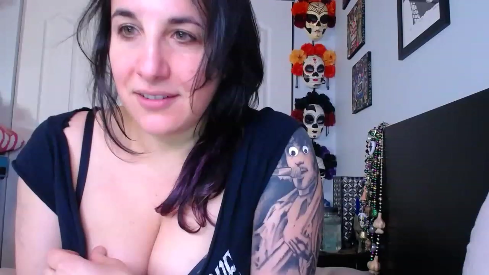 Gallery image thumbnail from abustybabe's myfreecams stream on, 04/14/2023, 22:04 image 12 of 20