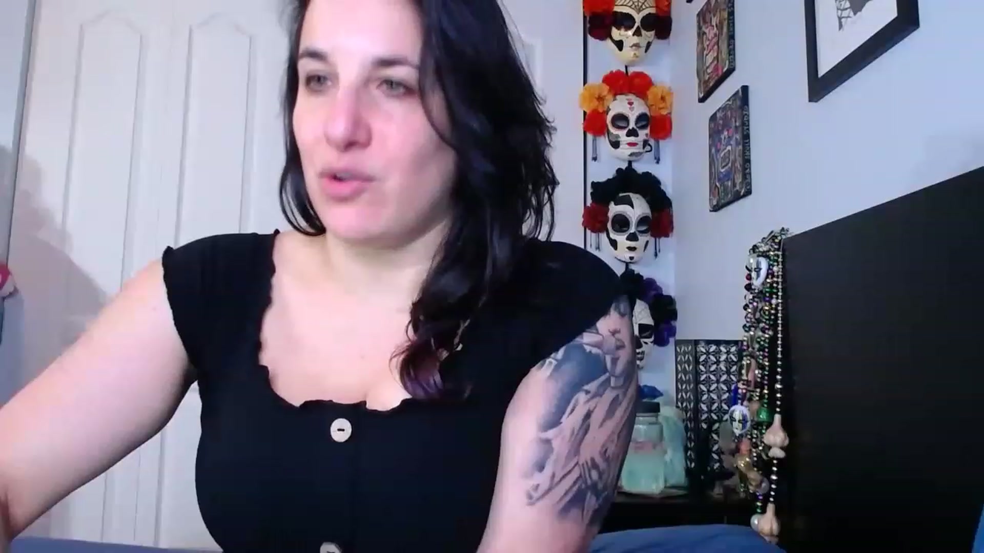 Gallery image thumbnail from abustybabe's myfreecams stream on, 04/17/2023, 21:09 image 4 of 20