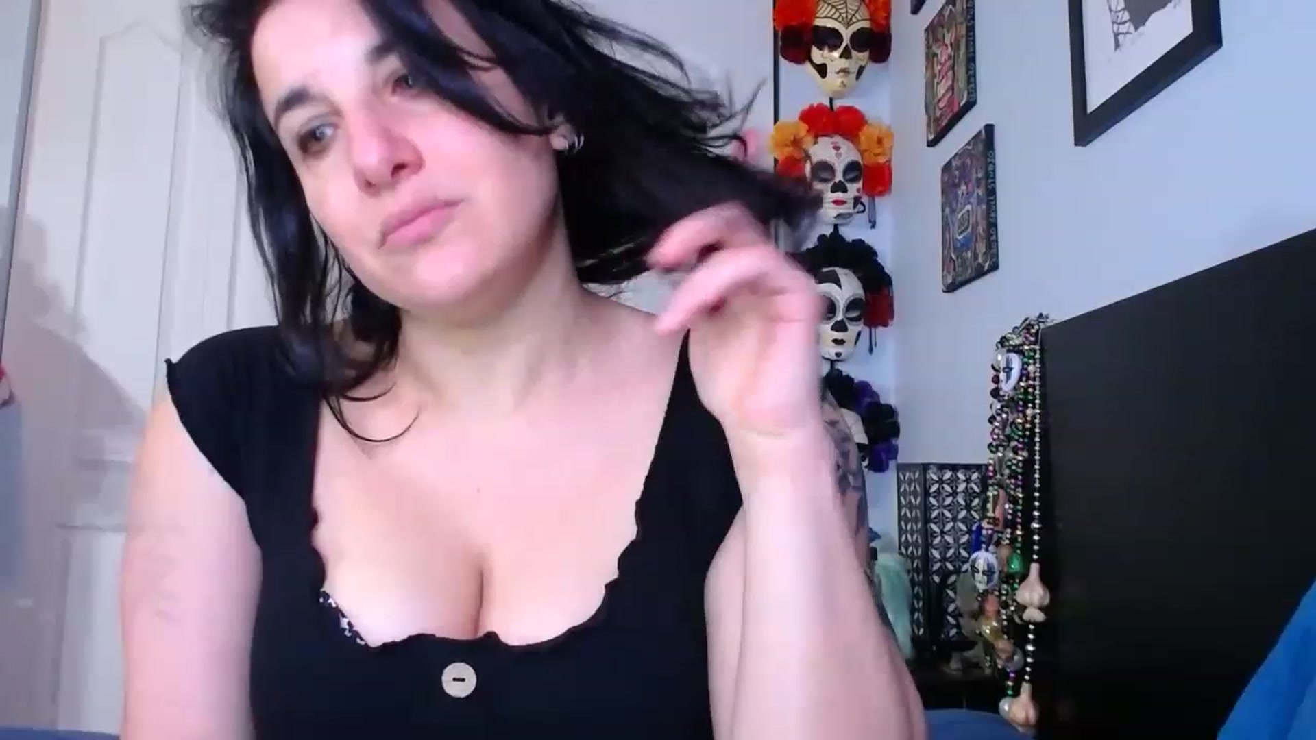 Gallery image thumbnail from abustybabe's myfreecams stream on, 04/17/2023, 21:09 image 2 of 20