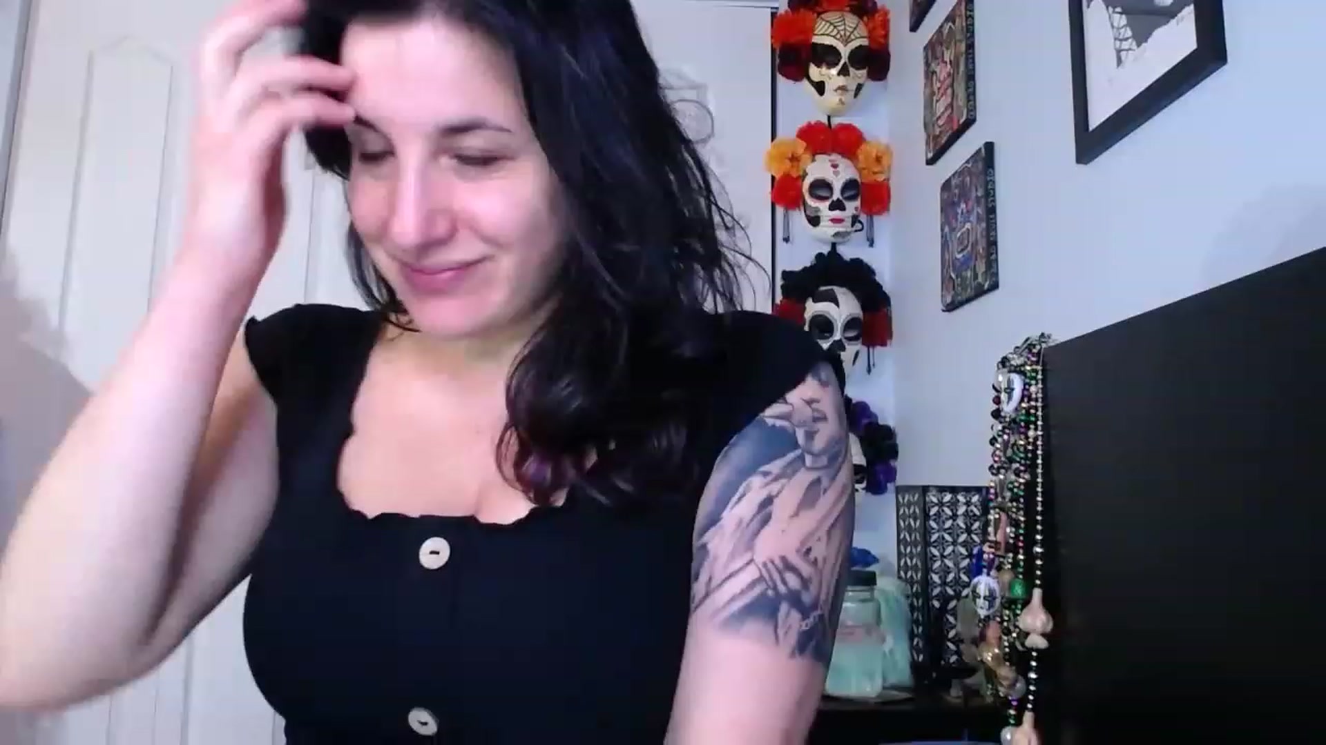 Gallery image thumbnail from abustybabe's myfreecams stream on, 04/17/2023, 21:09 image 8 of 20