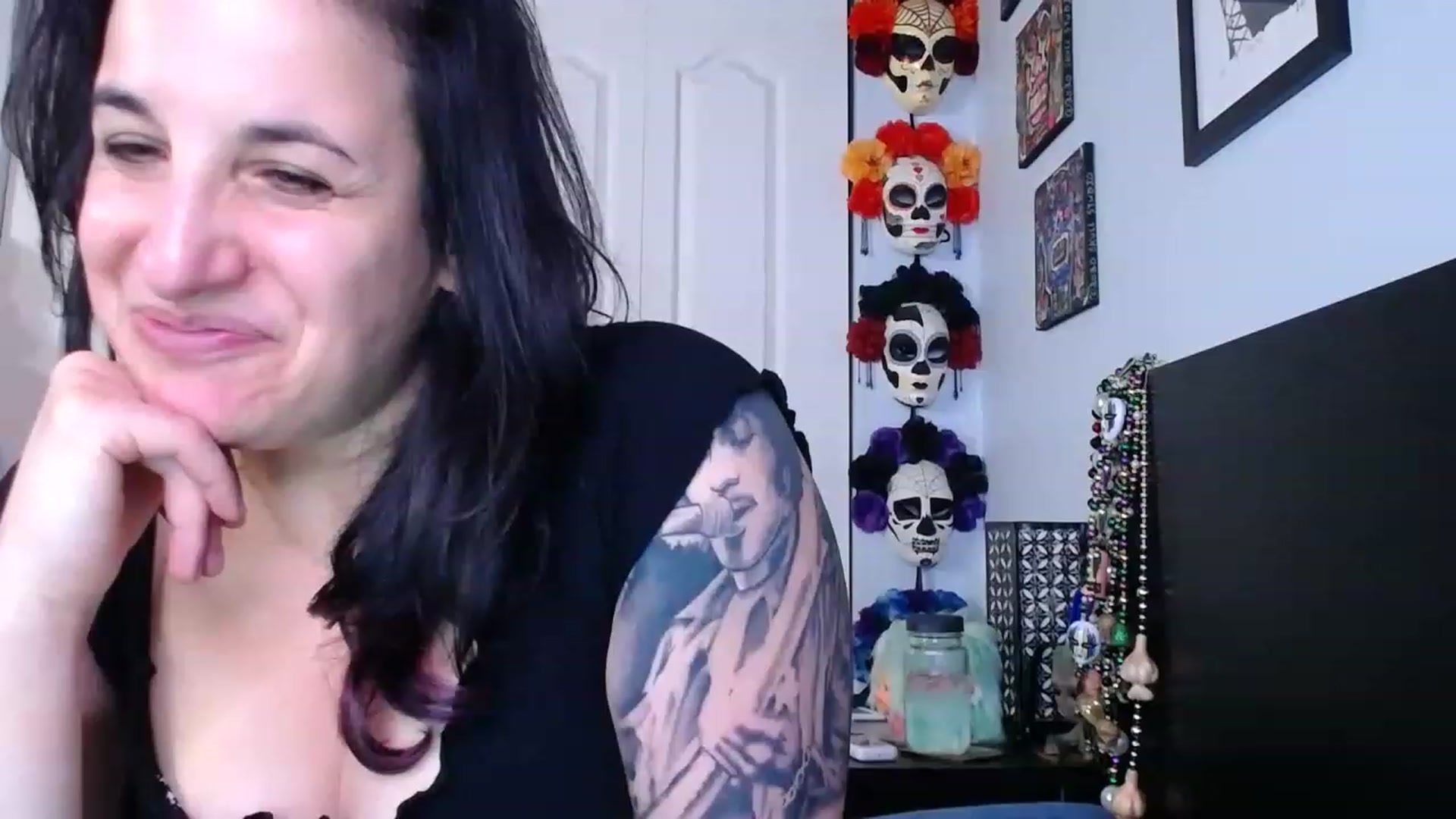 Gallery image thumbnail from abustybabe's myfreecams stream on, 04/17/2023, 21:09 image 7 of 20
