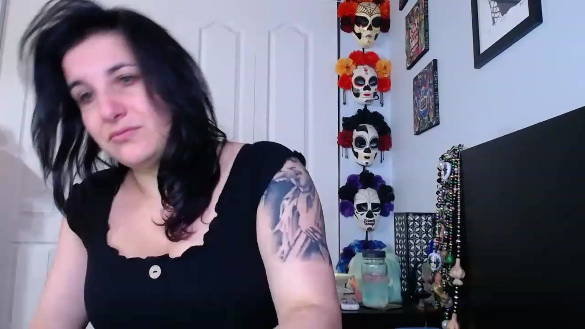 Gallery image thumbnail from abustybabe's myfreecams stream on, 04/17/2023, 21:09 image 17 of 20