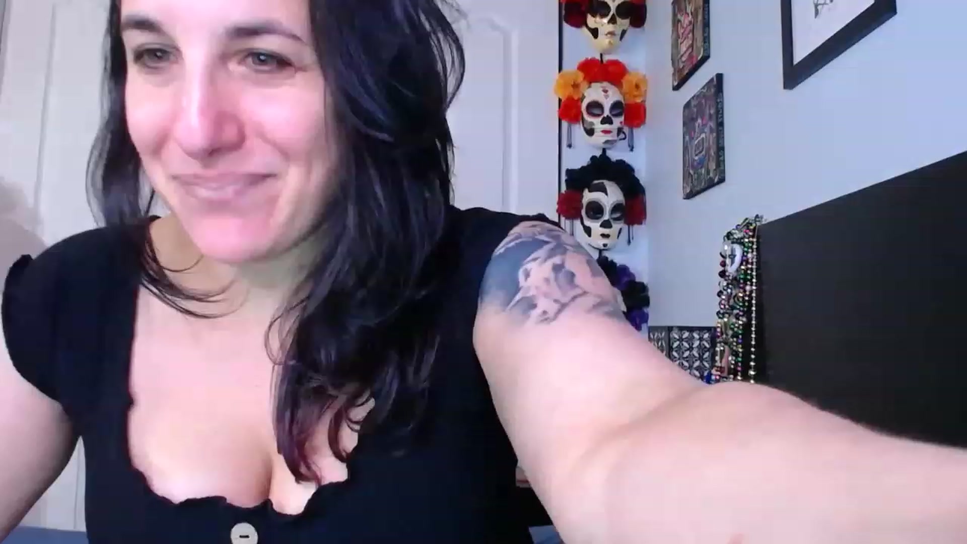 Gallery image thumbnail from abustybabe's myfreecams stream on, 04/17/2023, 21:09 image 15 of 20