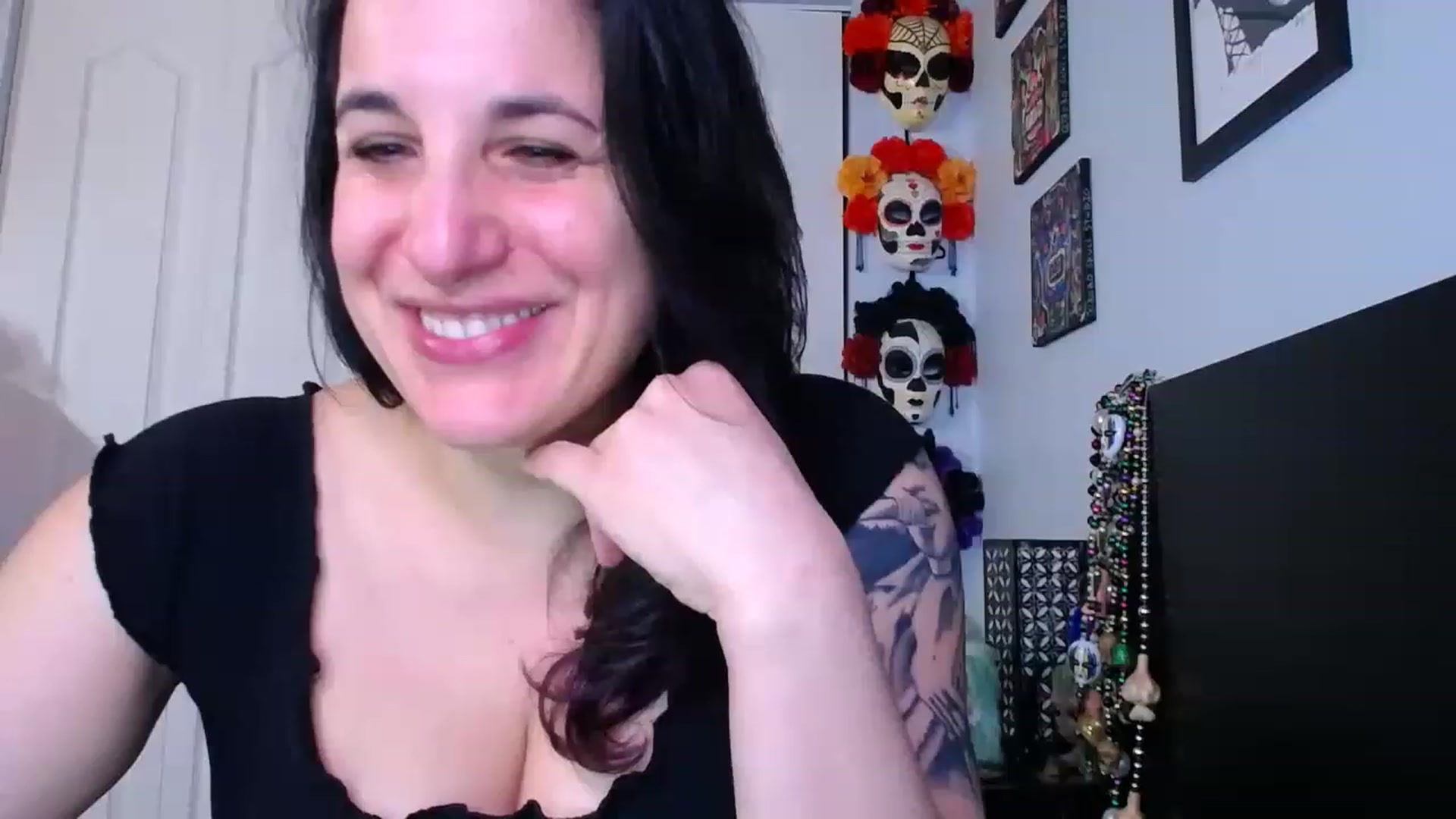 Gallery image thumbnail from abustybabe's myfreecams stream on, 04/17/2023, 21:09 image 18 of 20
