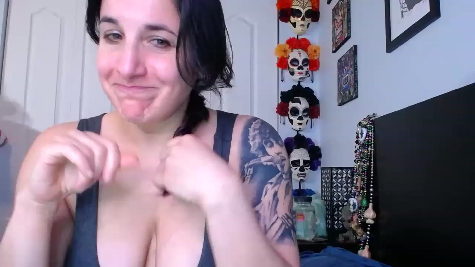 Gallery image thumbnail from abustybabe's myfreecams stream on, 04/19/2023, 22:01 image 6 of 20