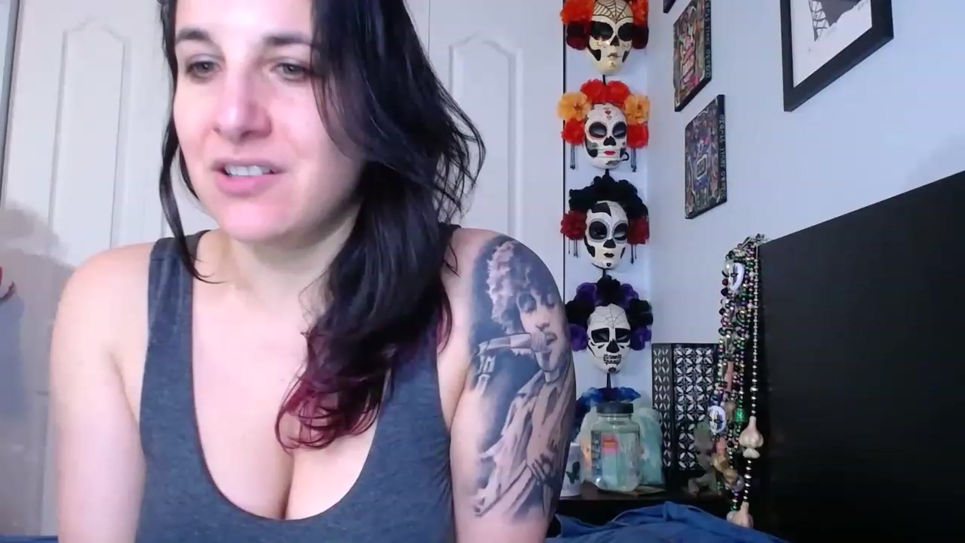 Gallery image thumbnail from abustybabe's myfreecams stream on, 04/19/2023, 22:01 image 3 of 20