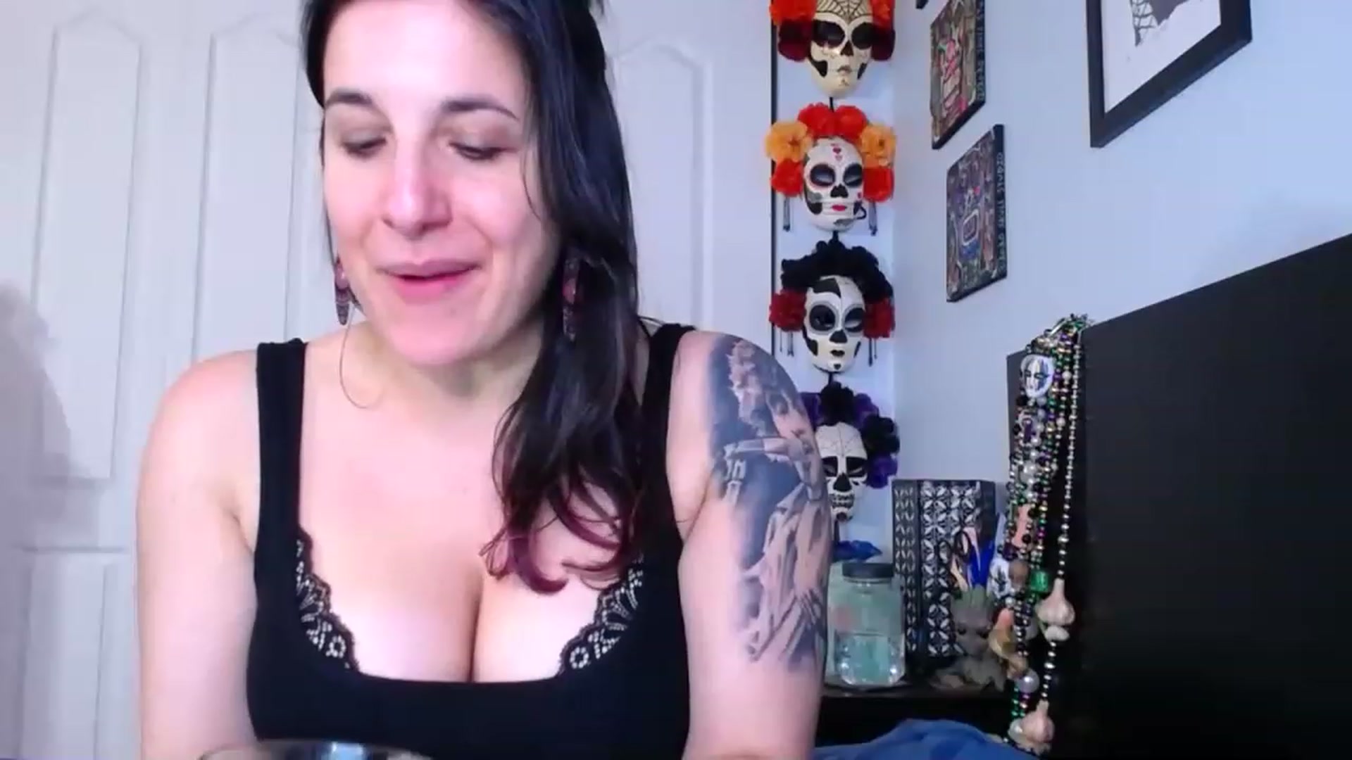 Gallery image thumbnail from abustybabe's myfreecams stream on, 04/20/2023, 21:50 image 20 of 20