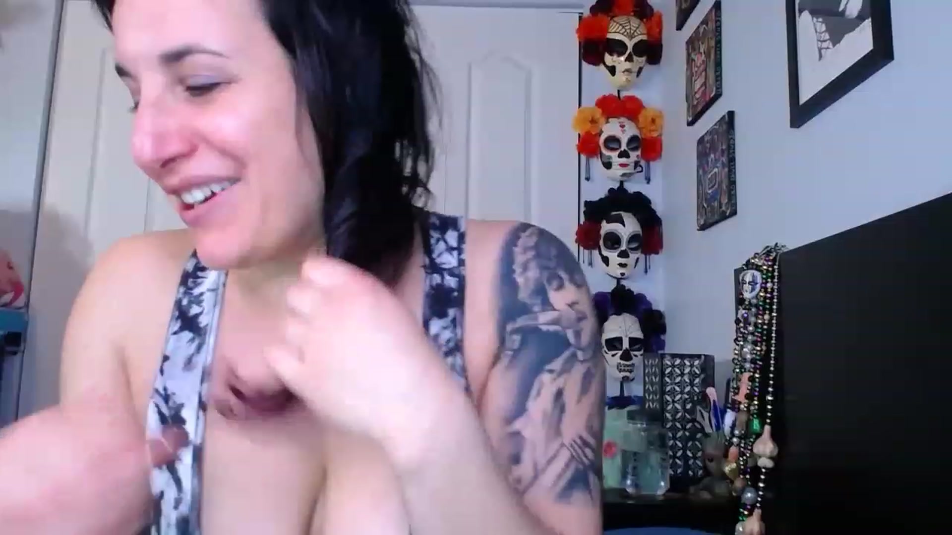 Gallery image thumbnail from abustybabe's myfreecams stream on, 04/21/2023, 21:39 image 18 of 20