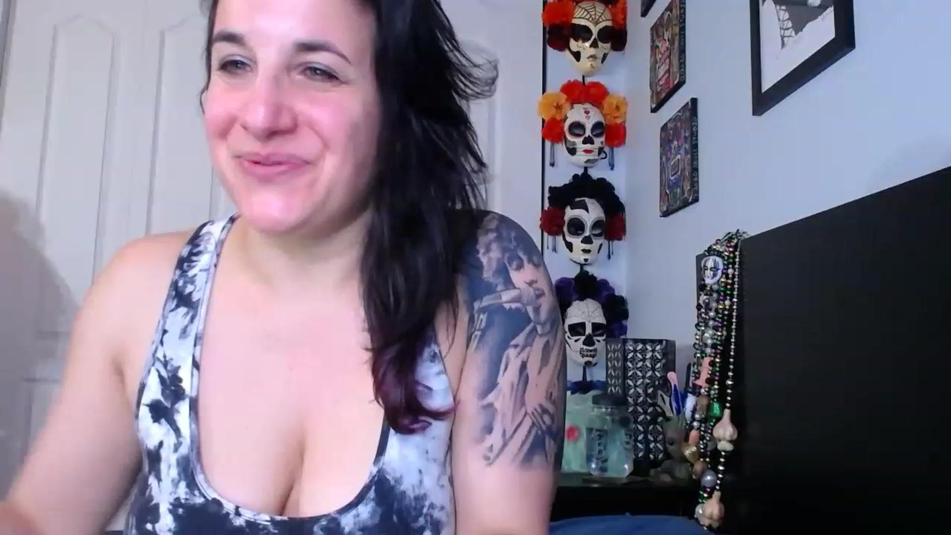 Gallery image thumbnail from abustybabe's myfreecams stream on, 04/21/2023, 21:39 image 3 of 20