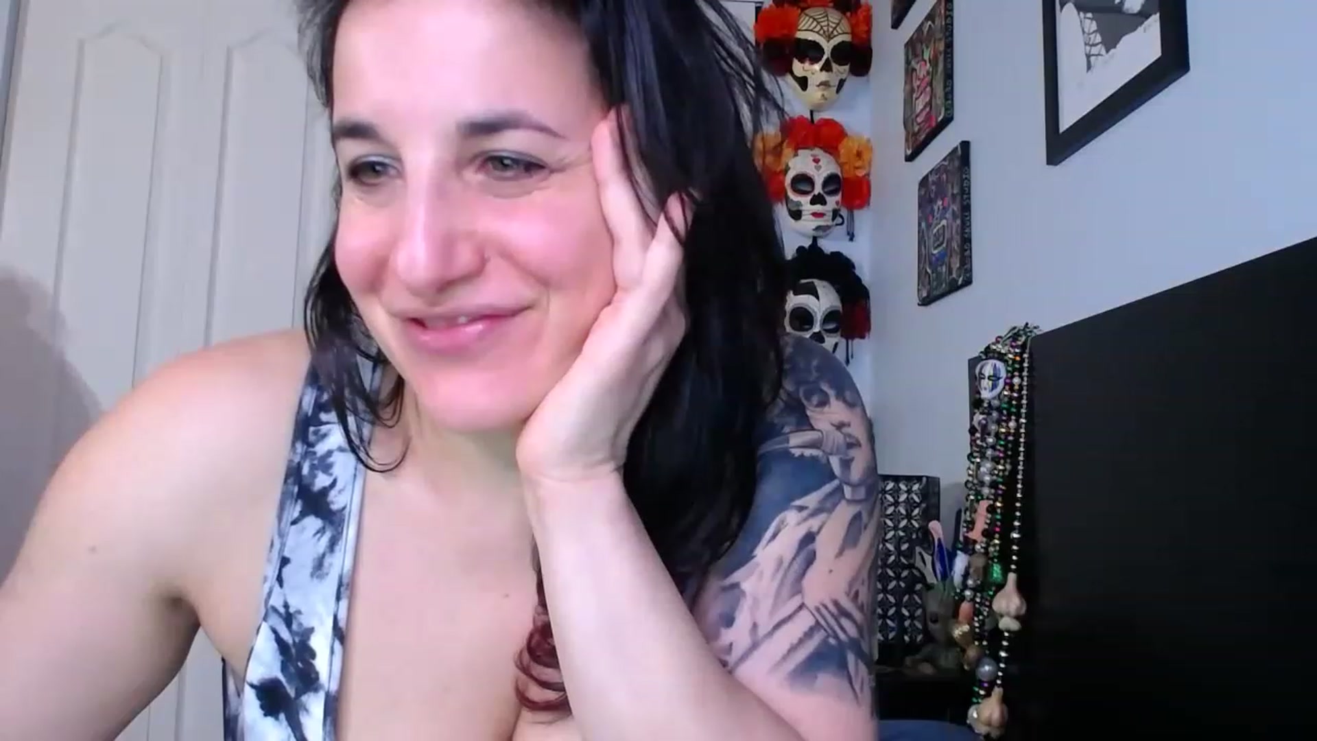 Gallery image thumbnail from abustybabe's myfreecams stream on, 04/21/2023, 21:39 image 10 of 20