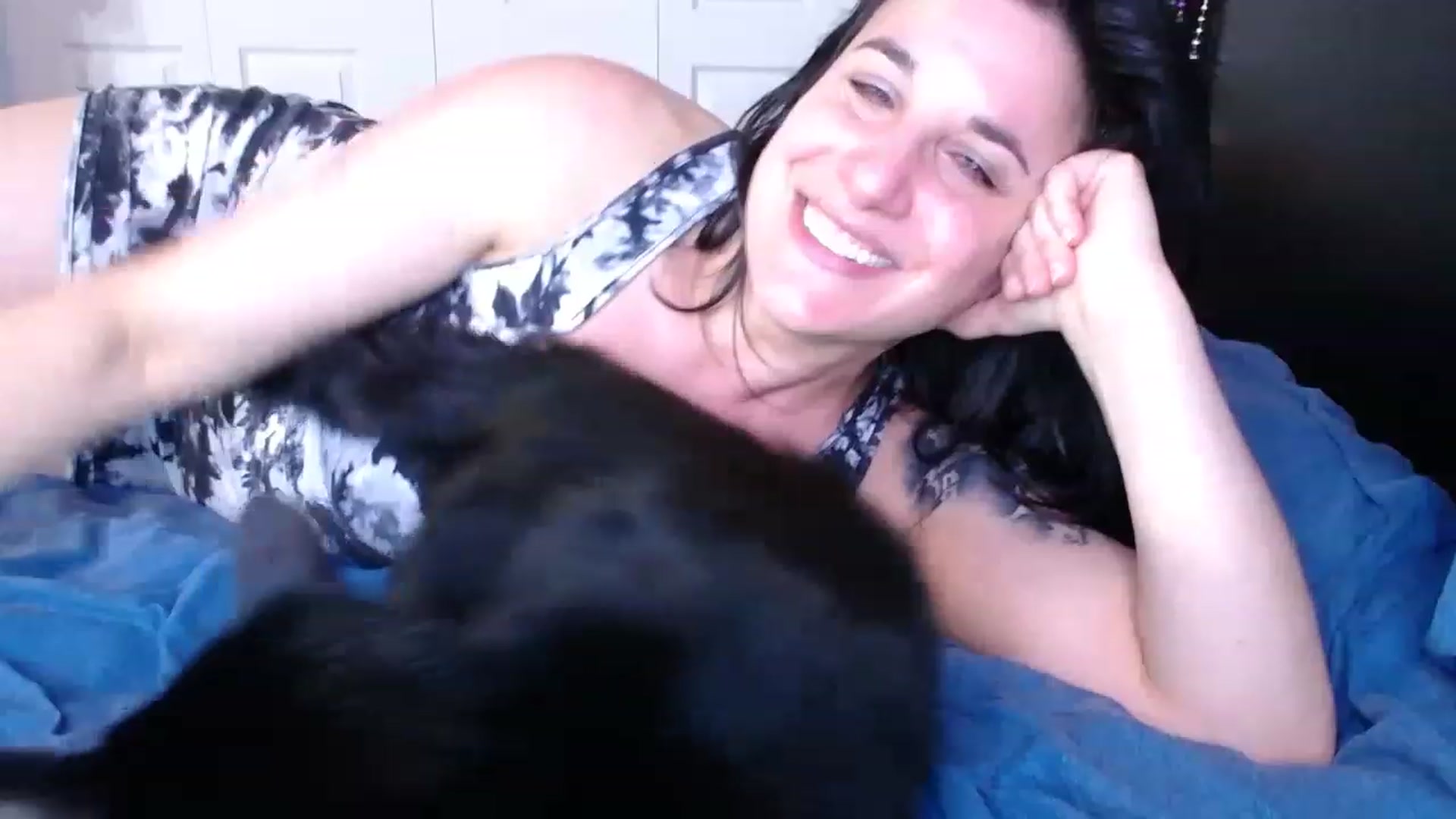 Gallery image thumbnail from abustybabe's myfreecams stream on, 04/21/2023, 22:08 image 2 of 20