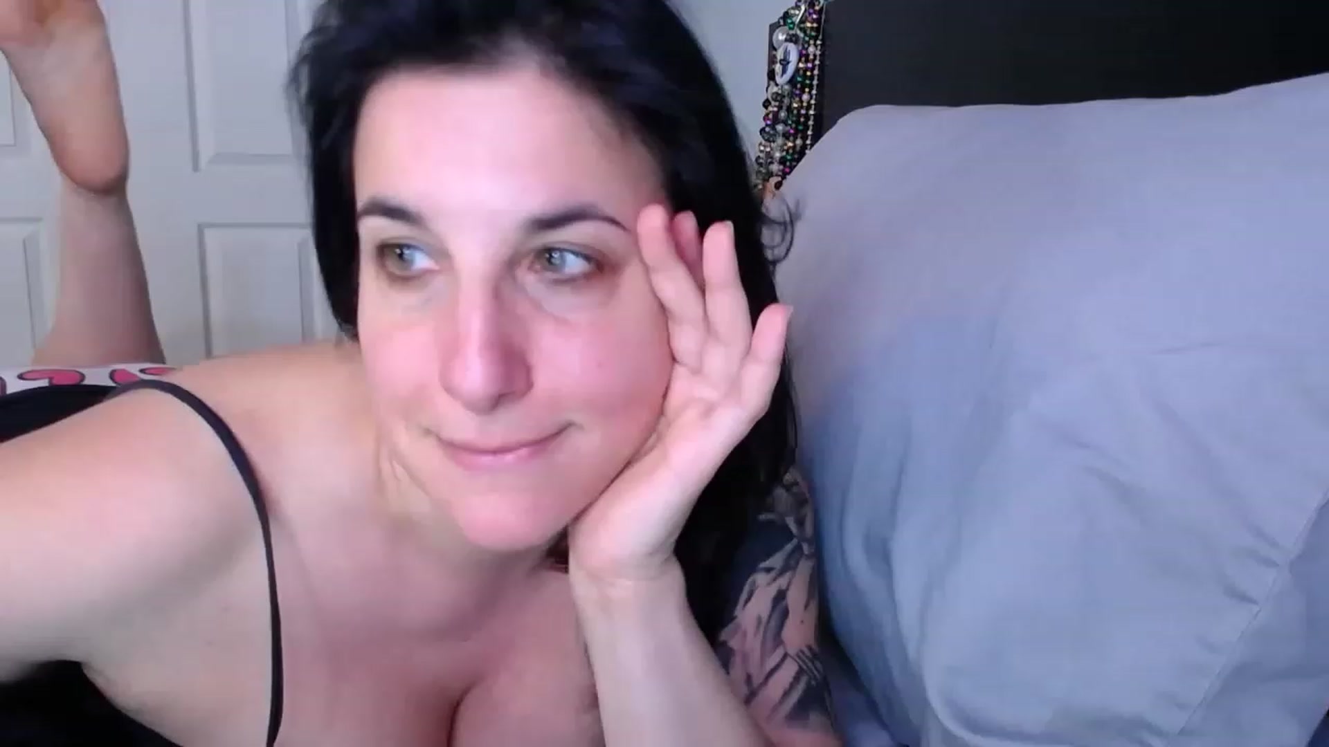 Gallery image thumbnail from abustybabe's myfreecams stream on, 04/25/2023, 22:09 image 1 of 20