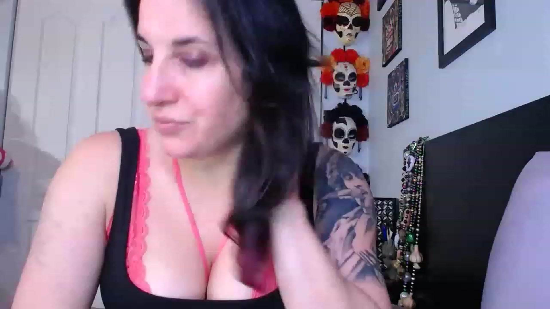 Gallery image thumbnail from abustybabe's myfreecams stream on, 05/04/2023, 22:25 image 2 of 20