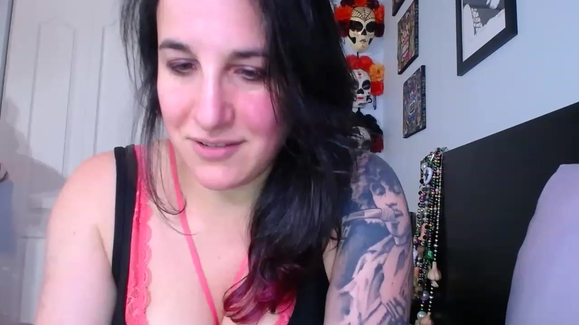 Gallery image thumbnail from abustybabe's myfreecams stream on, 05/04/2023, 22:25 image 15 of 20