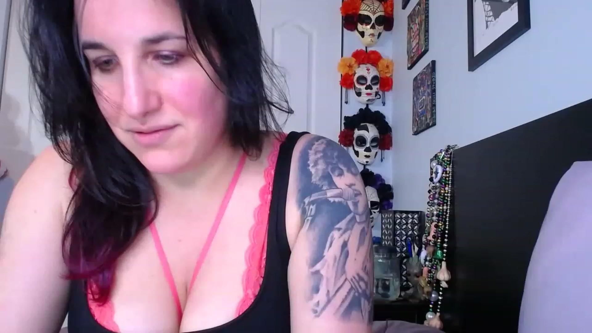 Gallery image thumbnail from abustybabe's myfreecams stream on, 05/04/2023, 22:25 image 13 of 20