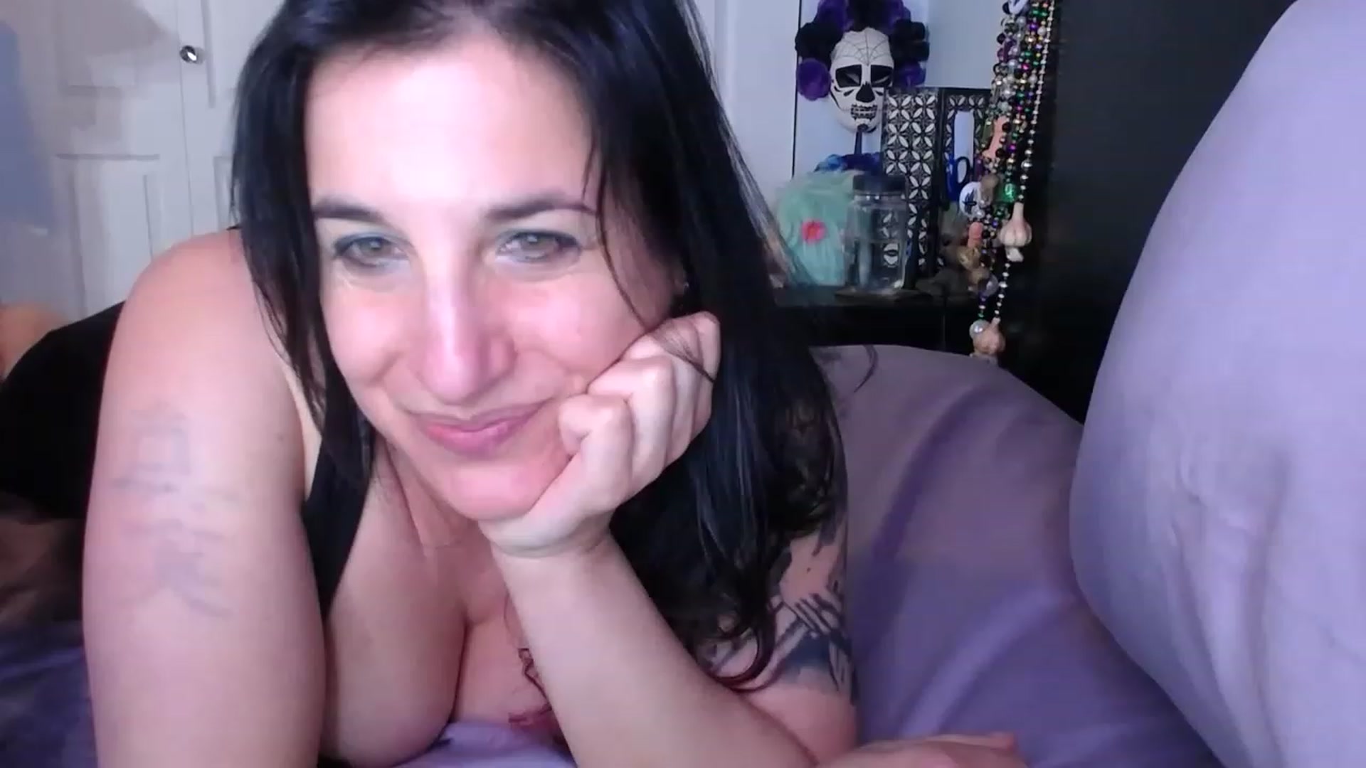 Gallery image thumbnail from abustybabe's myfreecams stream on, 05/08/2023, 21:25 image 9 of 20