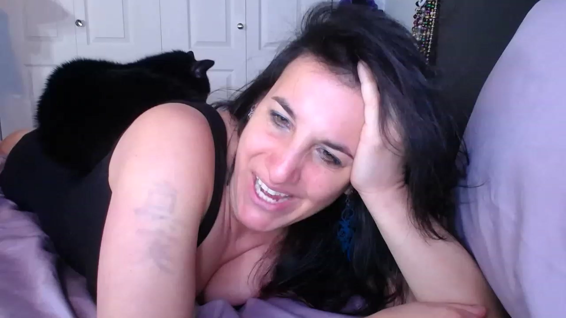 Gallery image thumbnail from abustybabe's myfreecams stream on, 05/08/2023, 21:25 image 10 of 20