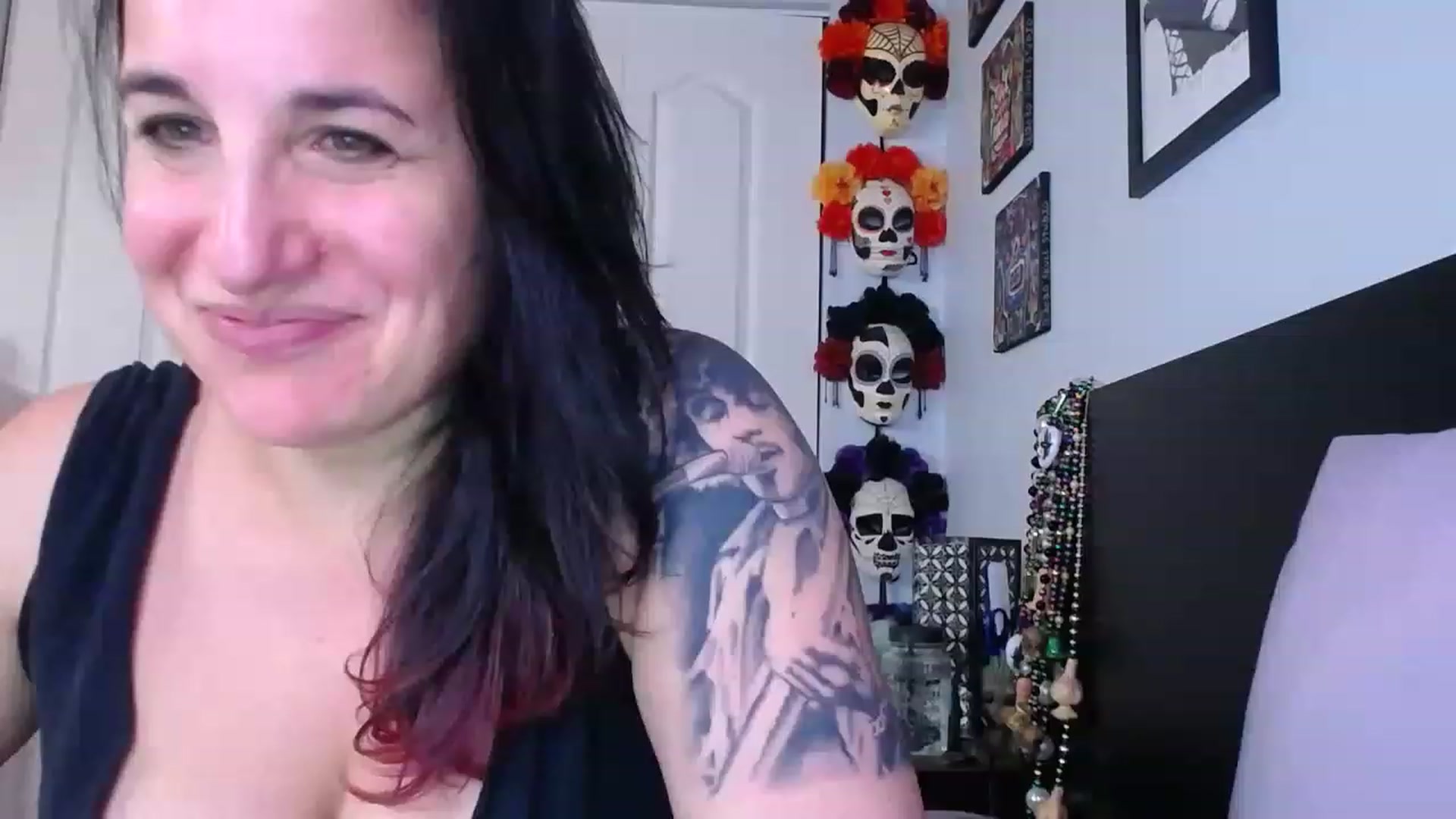 Gallery image thumbnail from abustybabe's myfreecams stream on, 05/09/2023, 21:43 image 6 of 20