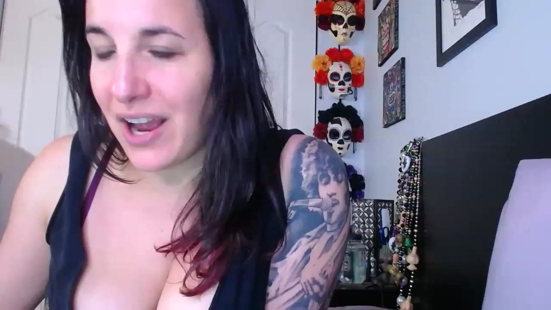 Gallery image thumbnail from abustybabe's myfreecams stream on, 05/09/2023, 21:43 image 2 of 20